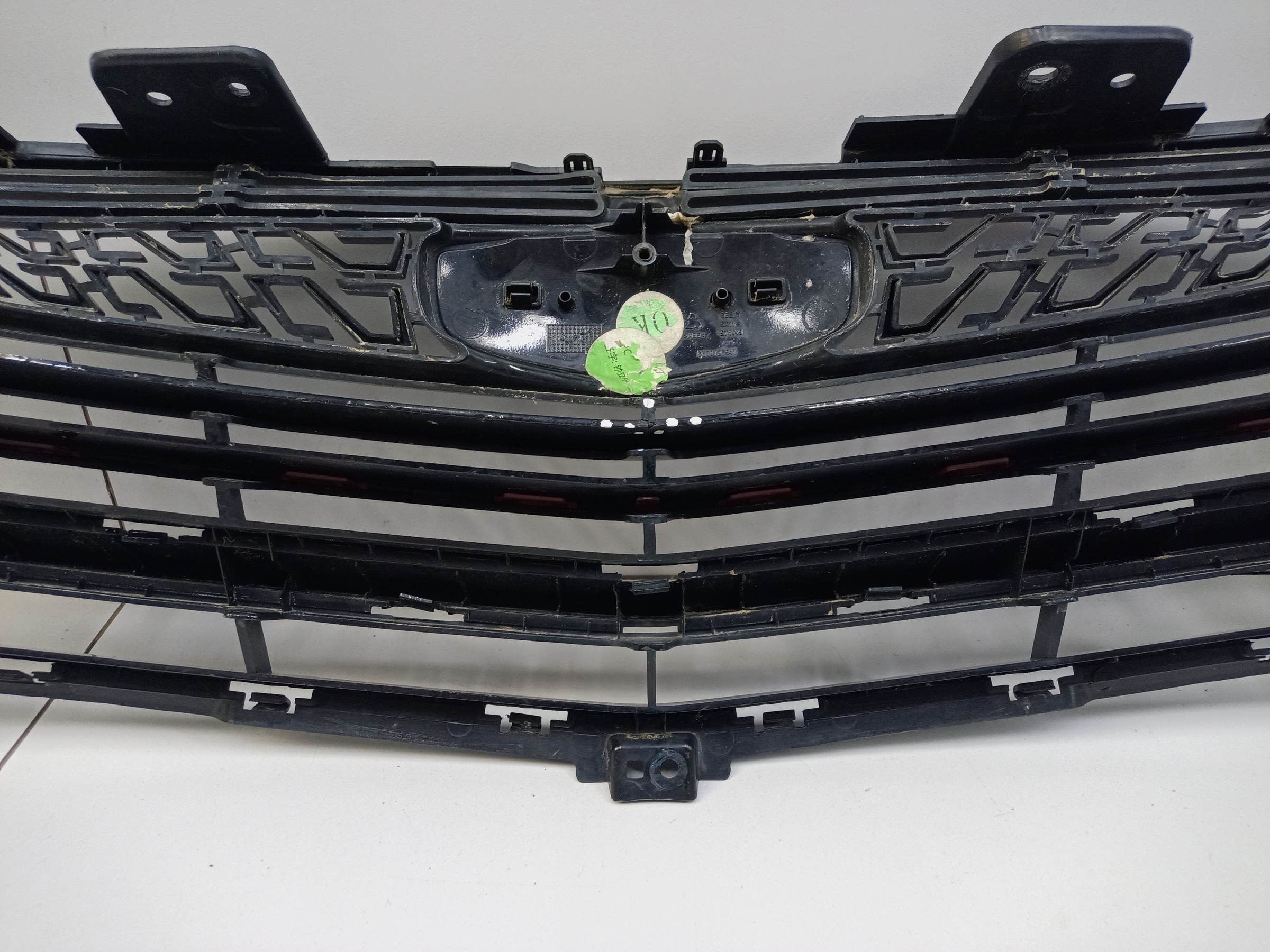 Решетка радиатора Geely Coolray под камеру