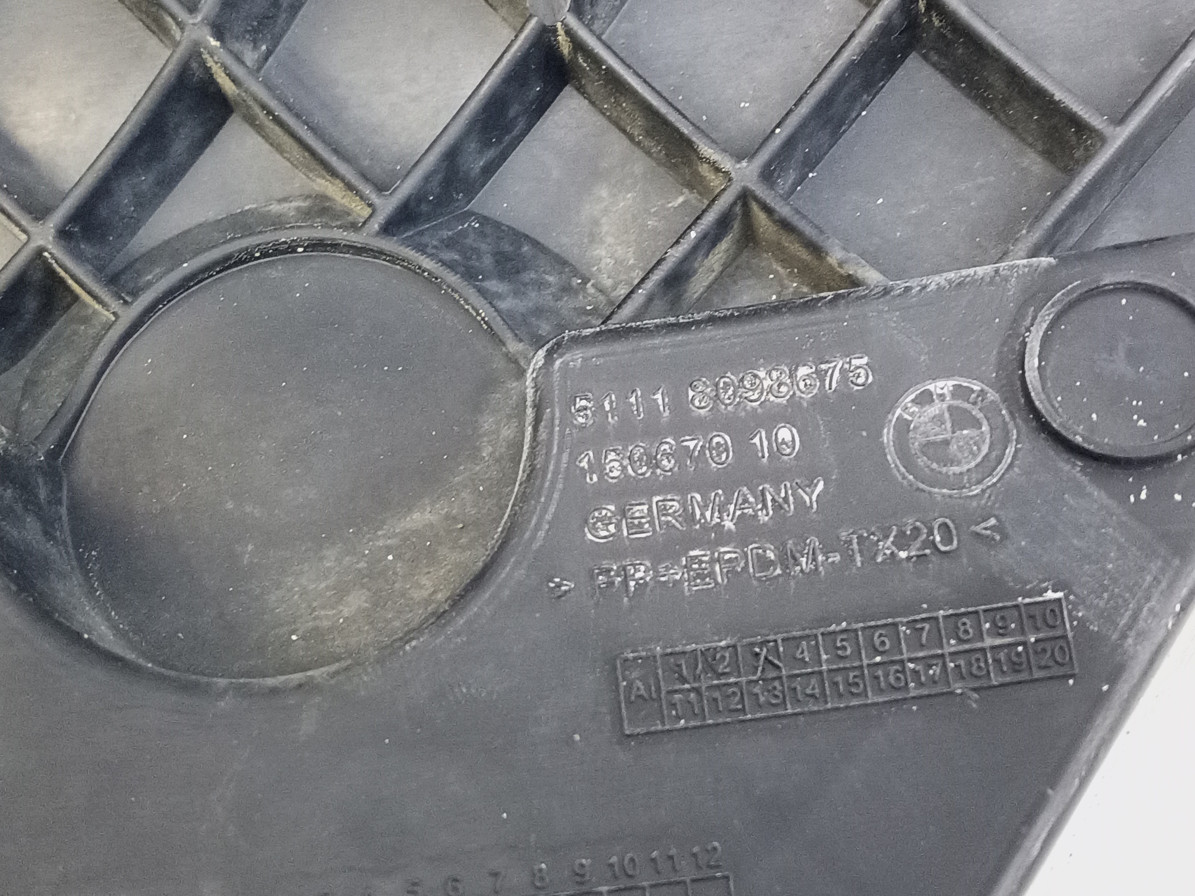 Кронштейн ПТФ передней левой BMW 5er G30 Restail M-paket