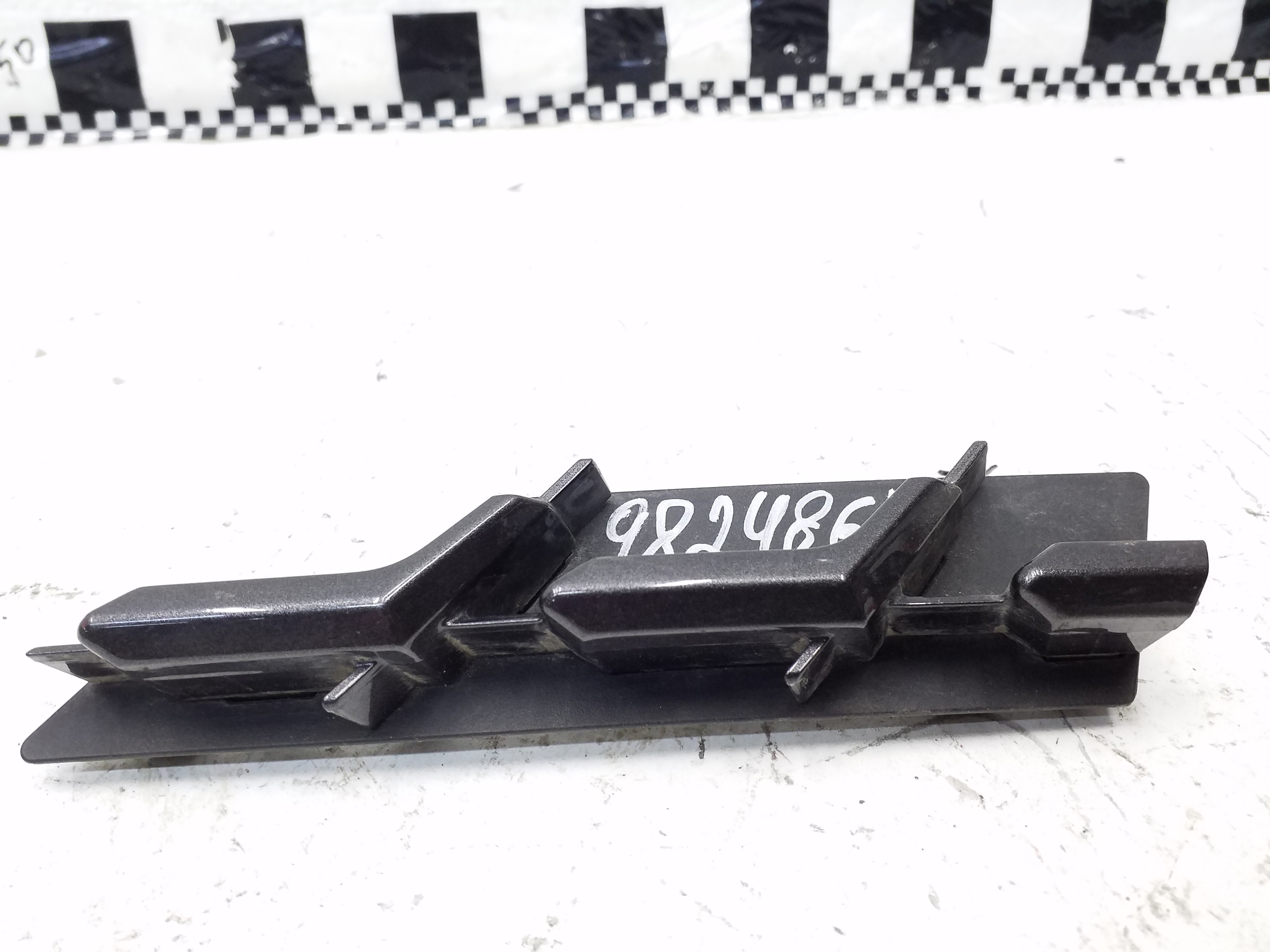 Накладка решётки радиатора правая Lexus RX 4 Restail