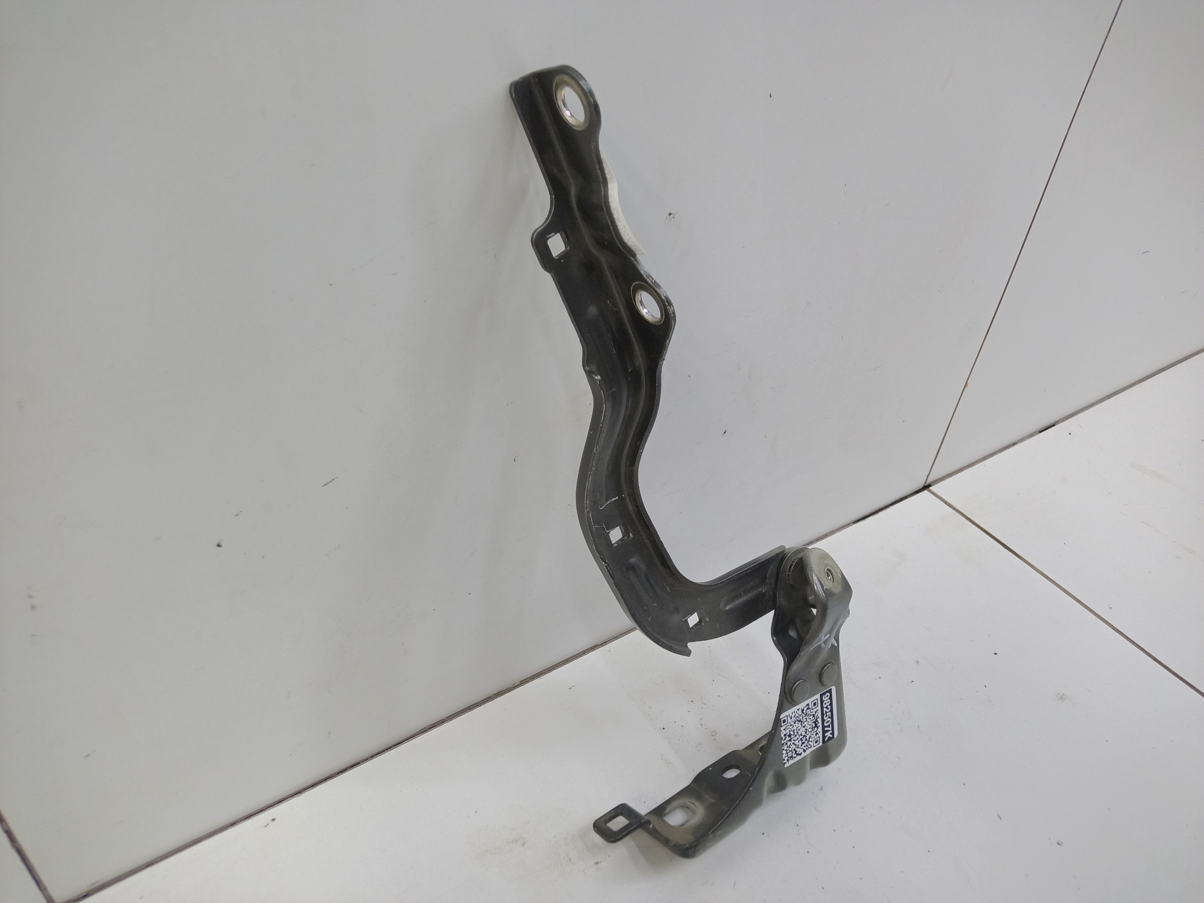 Петля капота правая Geely Coolray