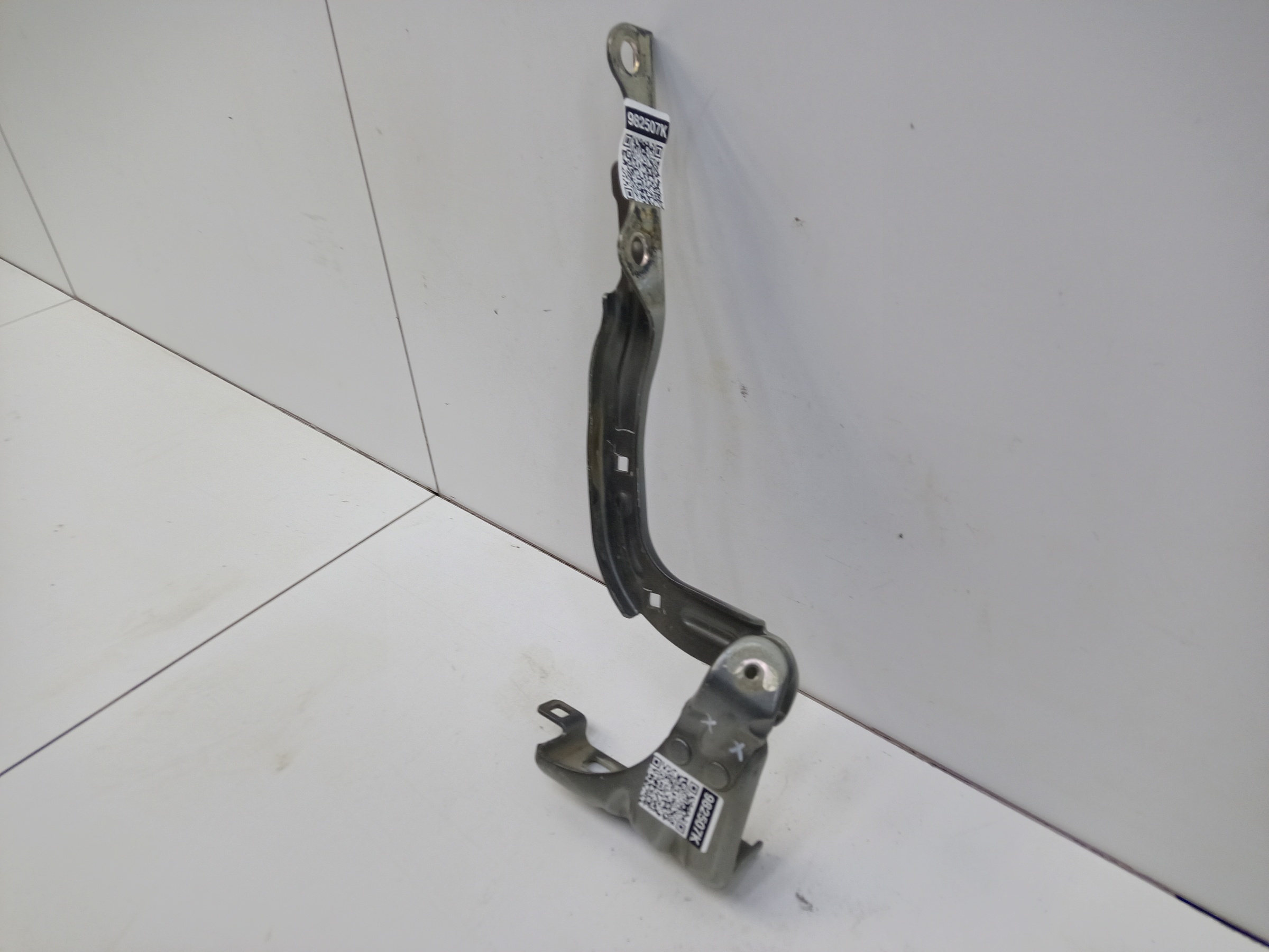 Петля капота правая Geely Coolray