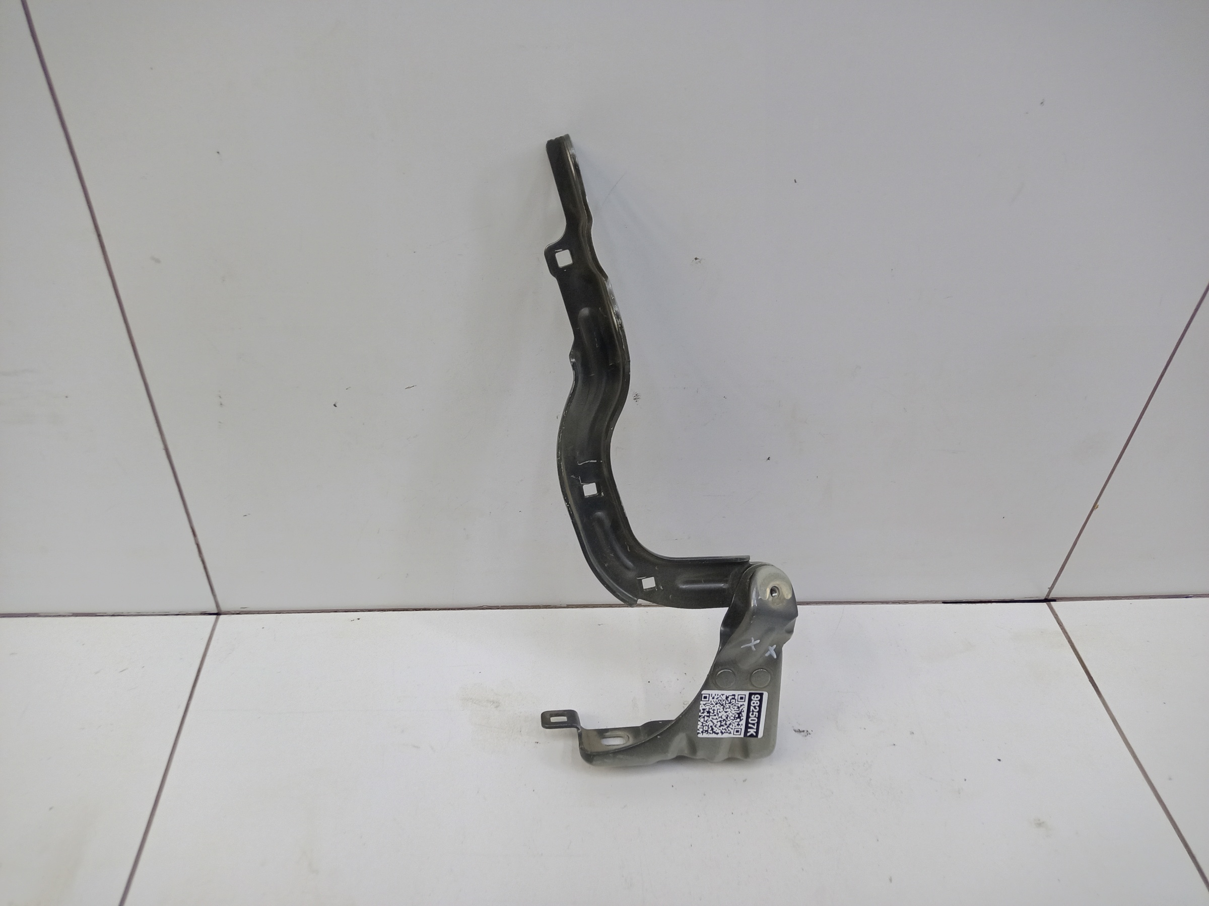 Петля капота правая Geely Coolray