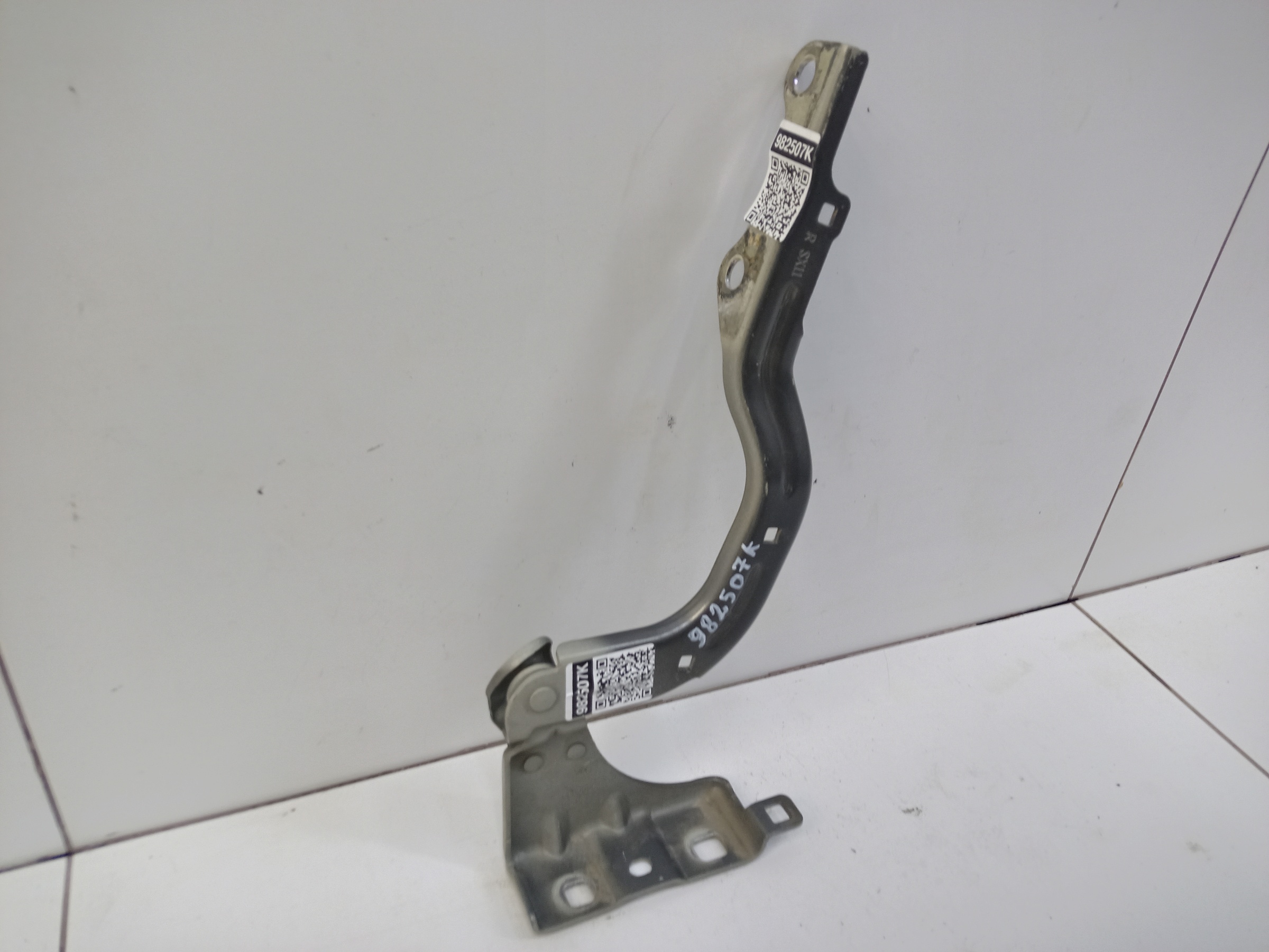 Петля капота правая Geely Coolray