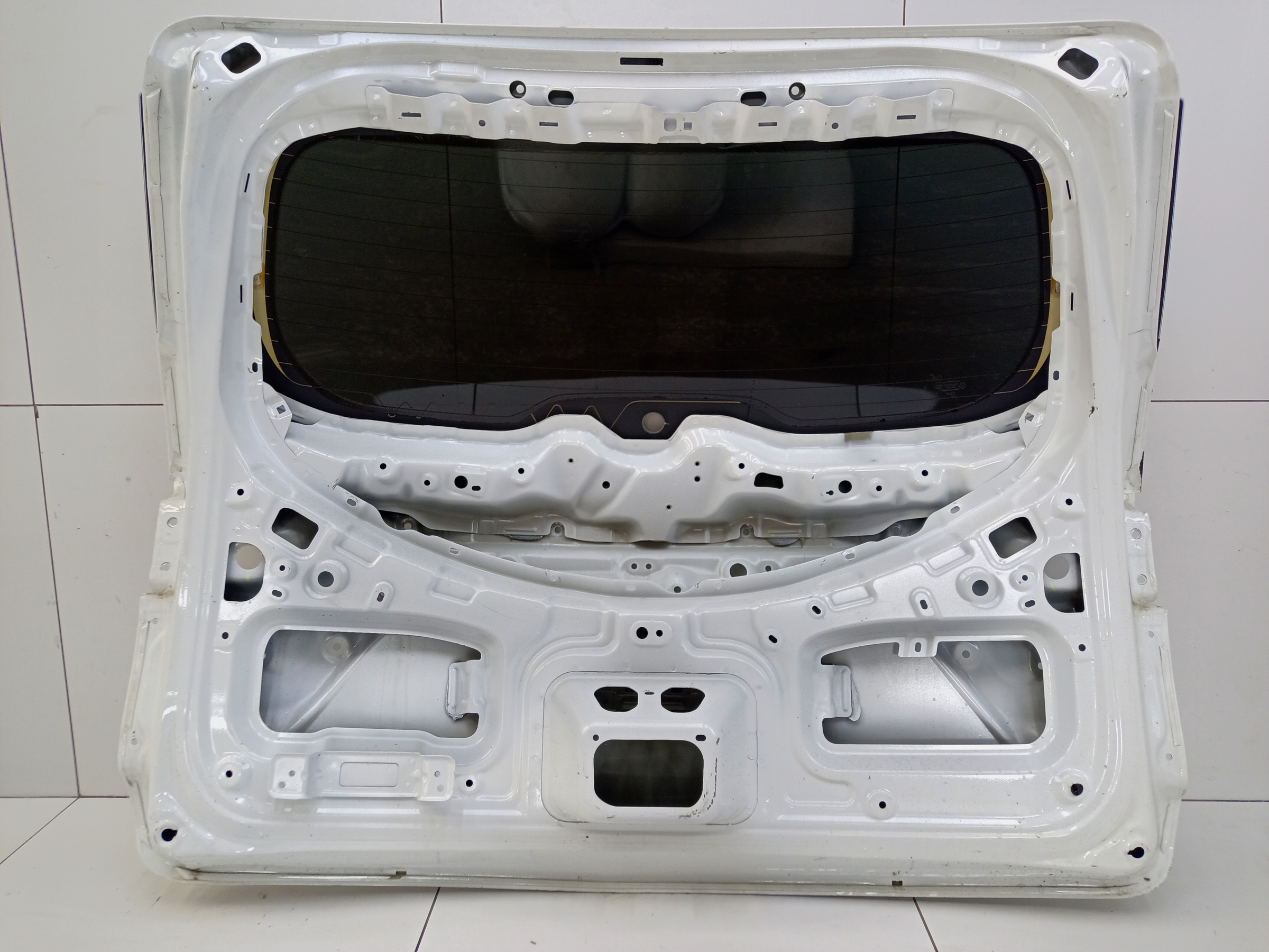 Стекло крышки багажника Haval M6 2
