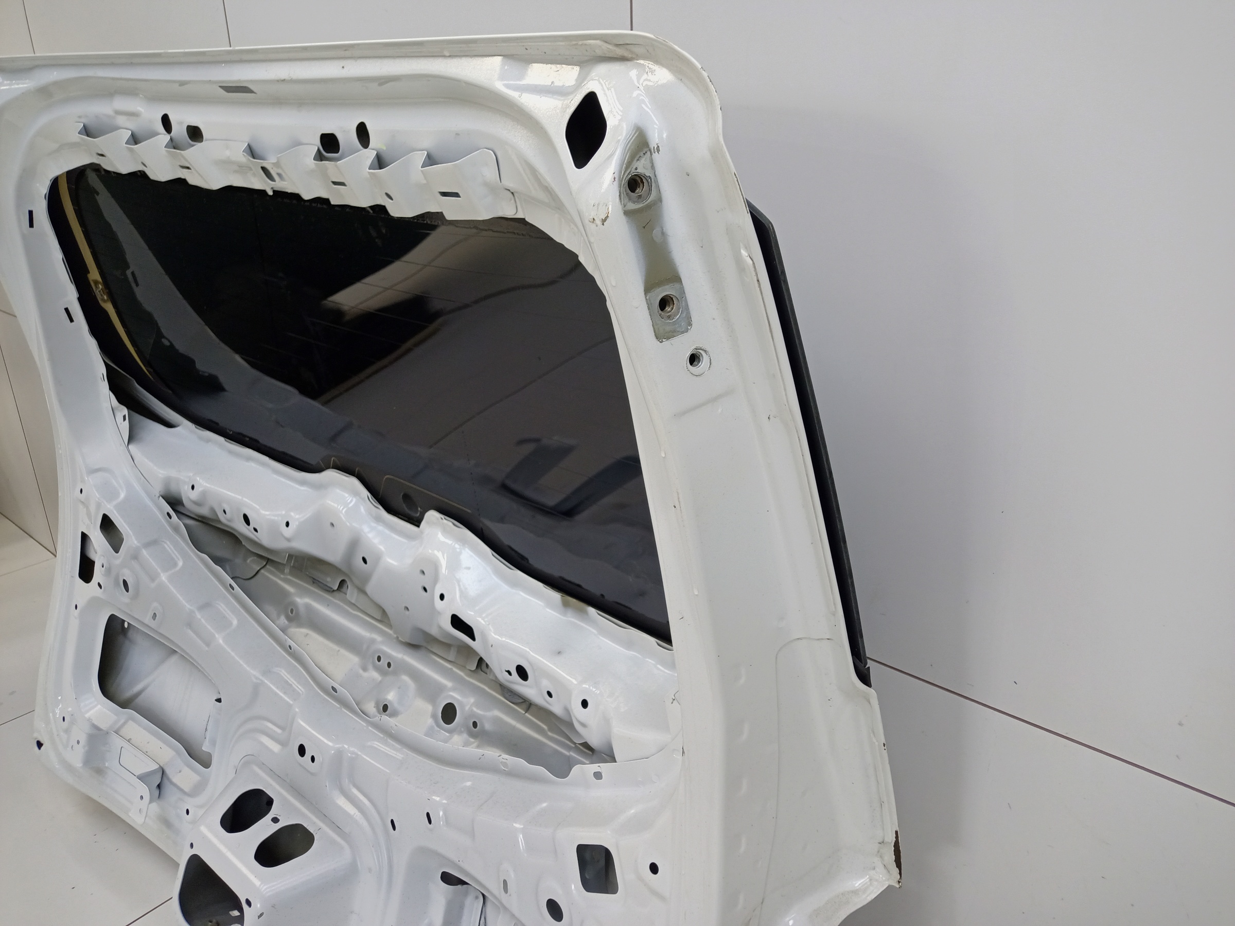Стекло крышки багажника Haval M6 2