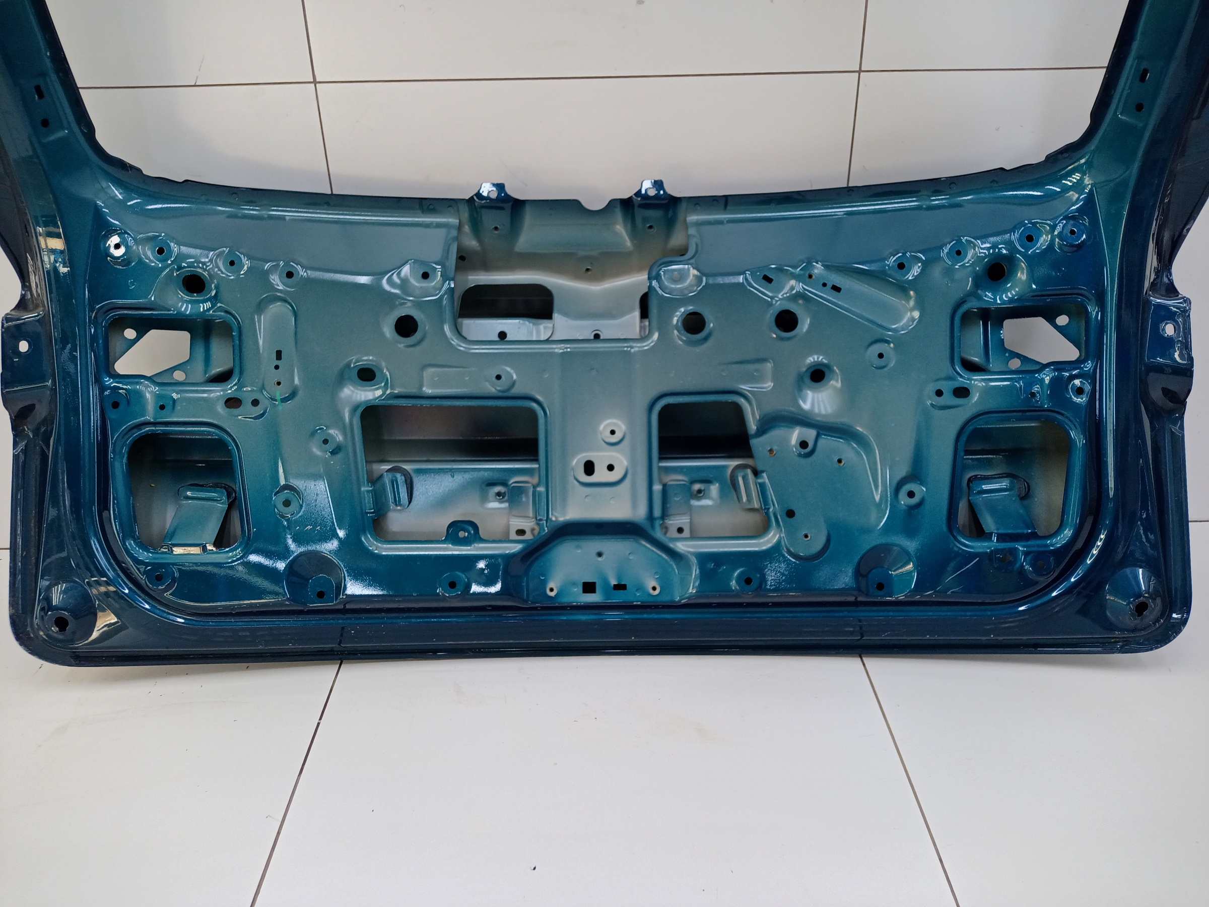 Крышка багажника Geely Monjaro