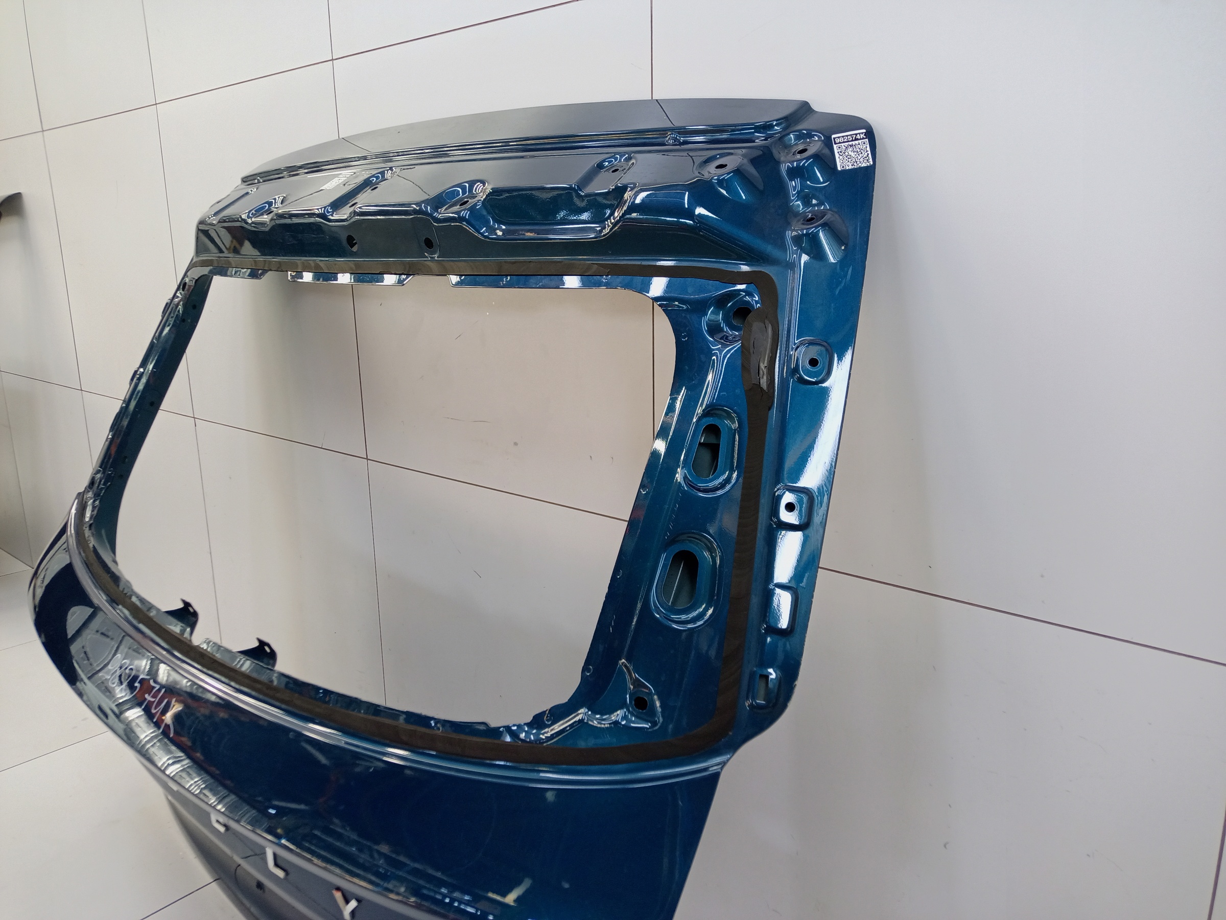 Крышка багажника Geely Monjaro