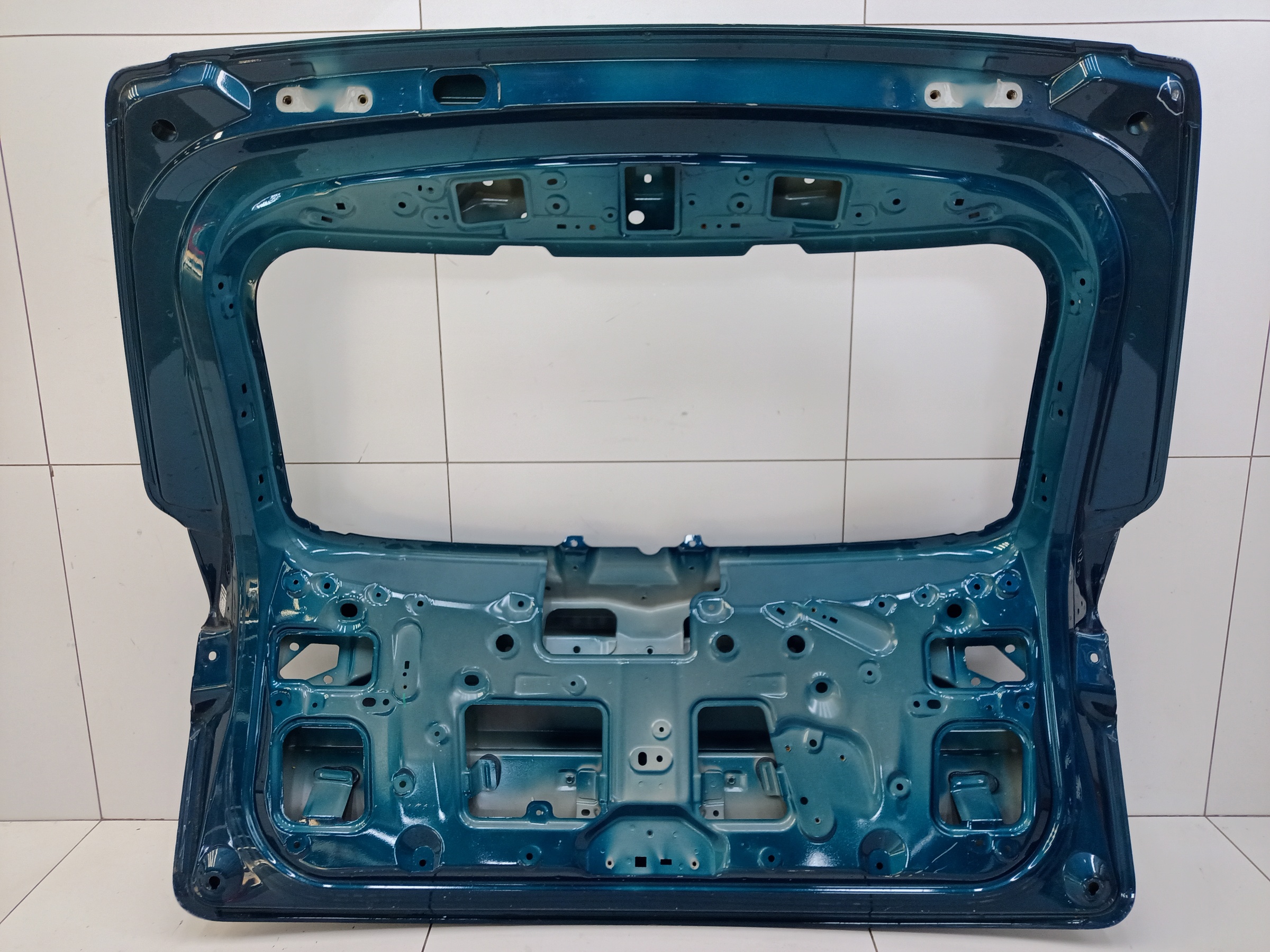 Крышка багажника Geely Monjaro