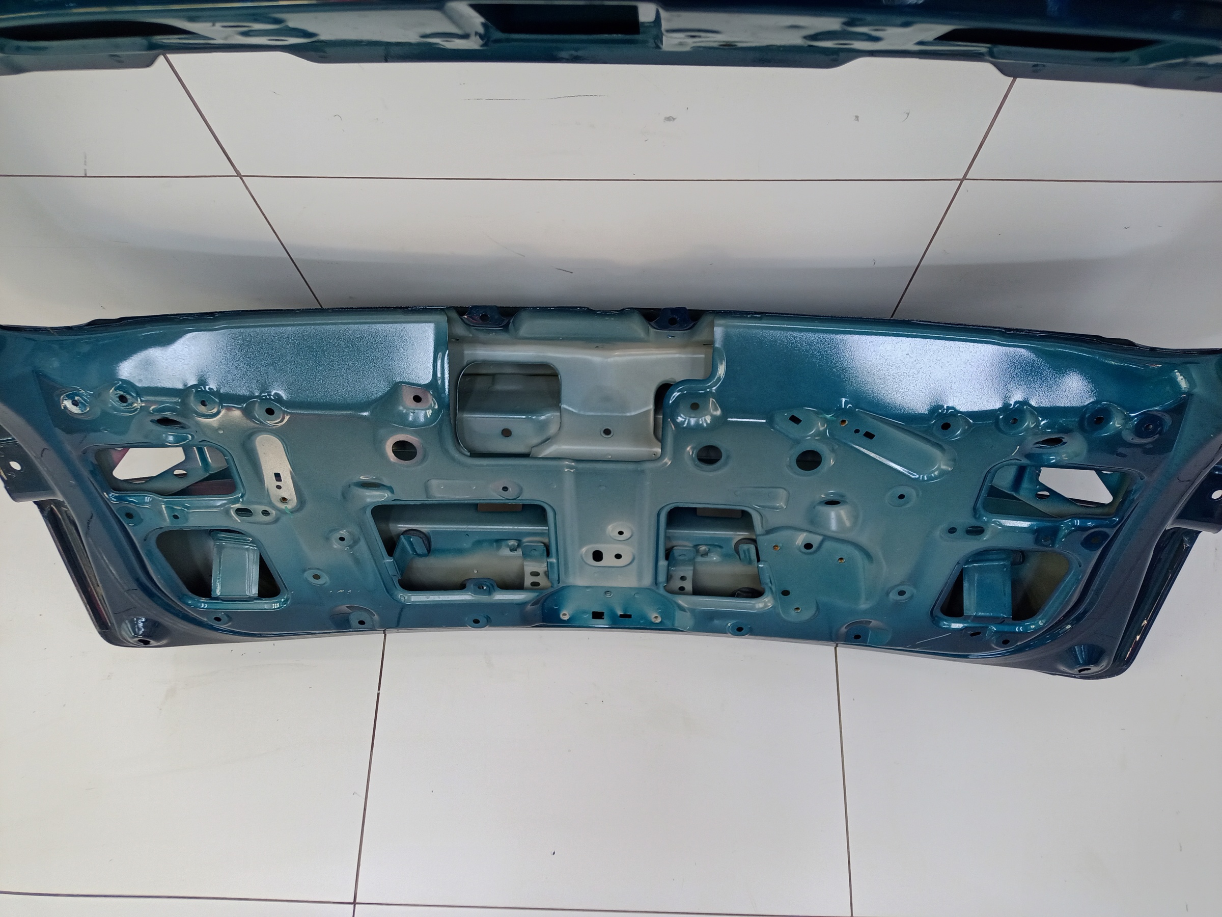 Крышка багажника Geely Monjaro