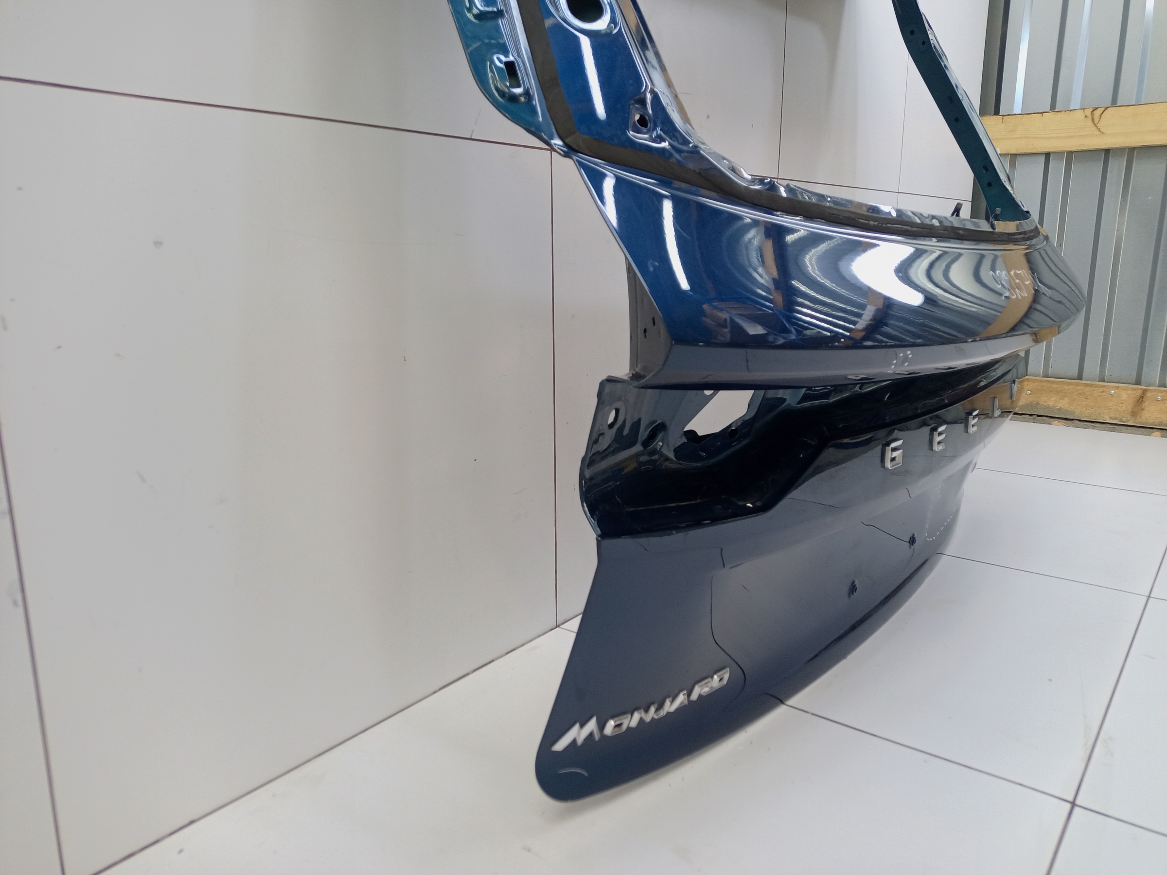 Крышка багажника Geely Monjaro