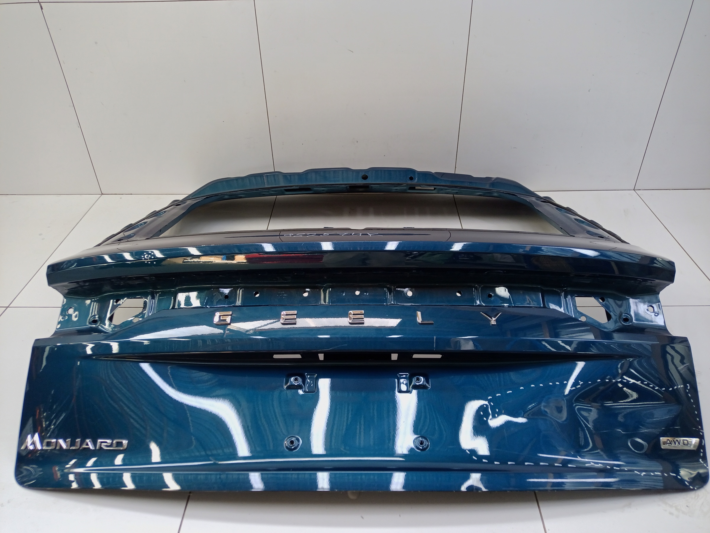 Крышка багажника Geely Monjaro