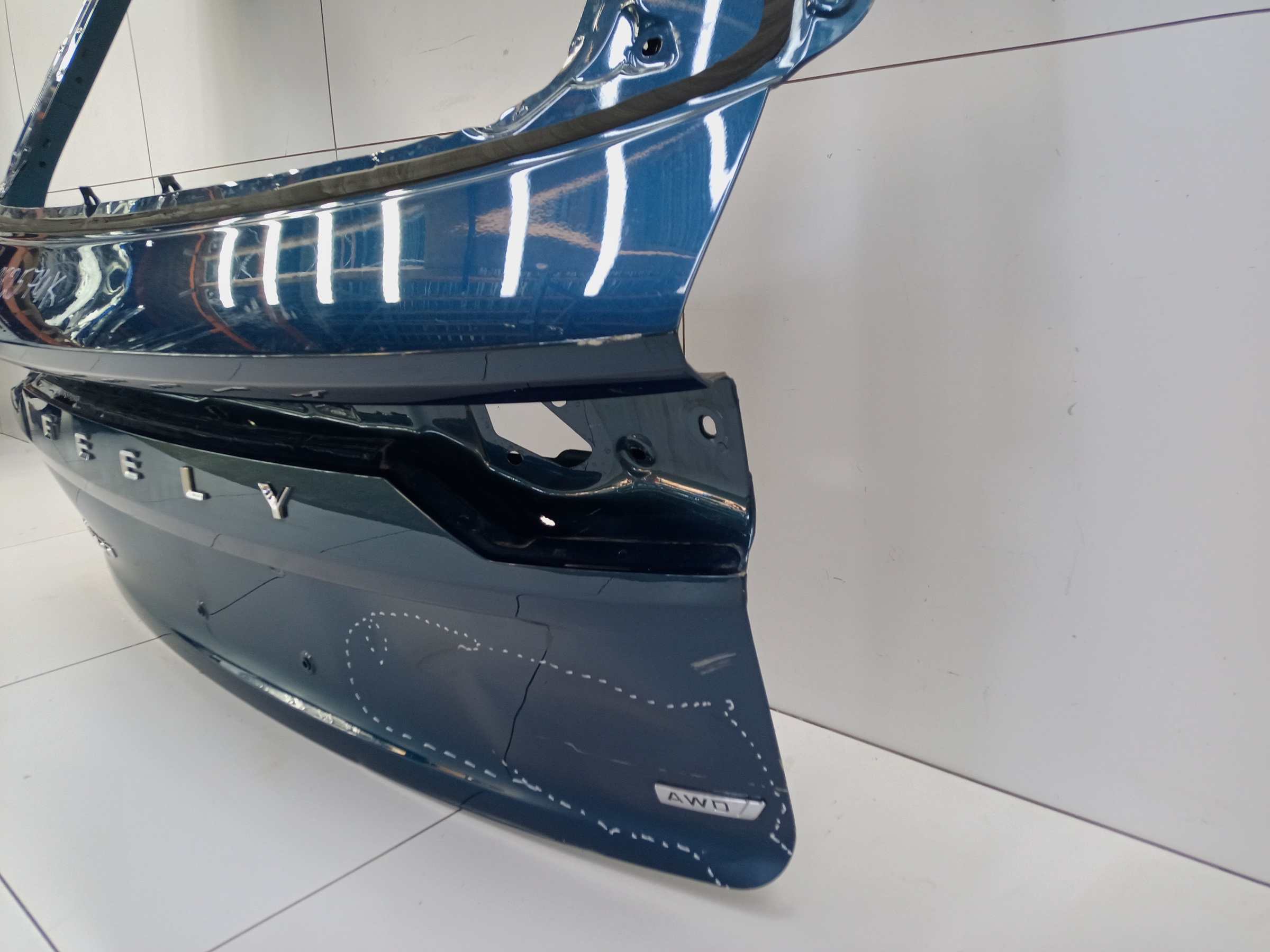 Крышка багажника Geely Monjaro