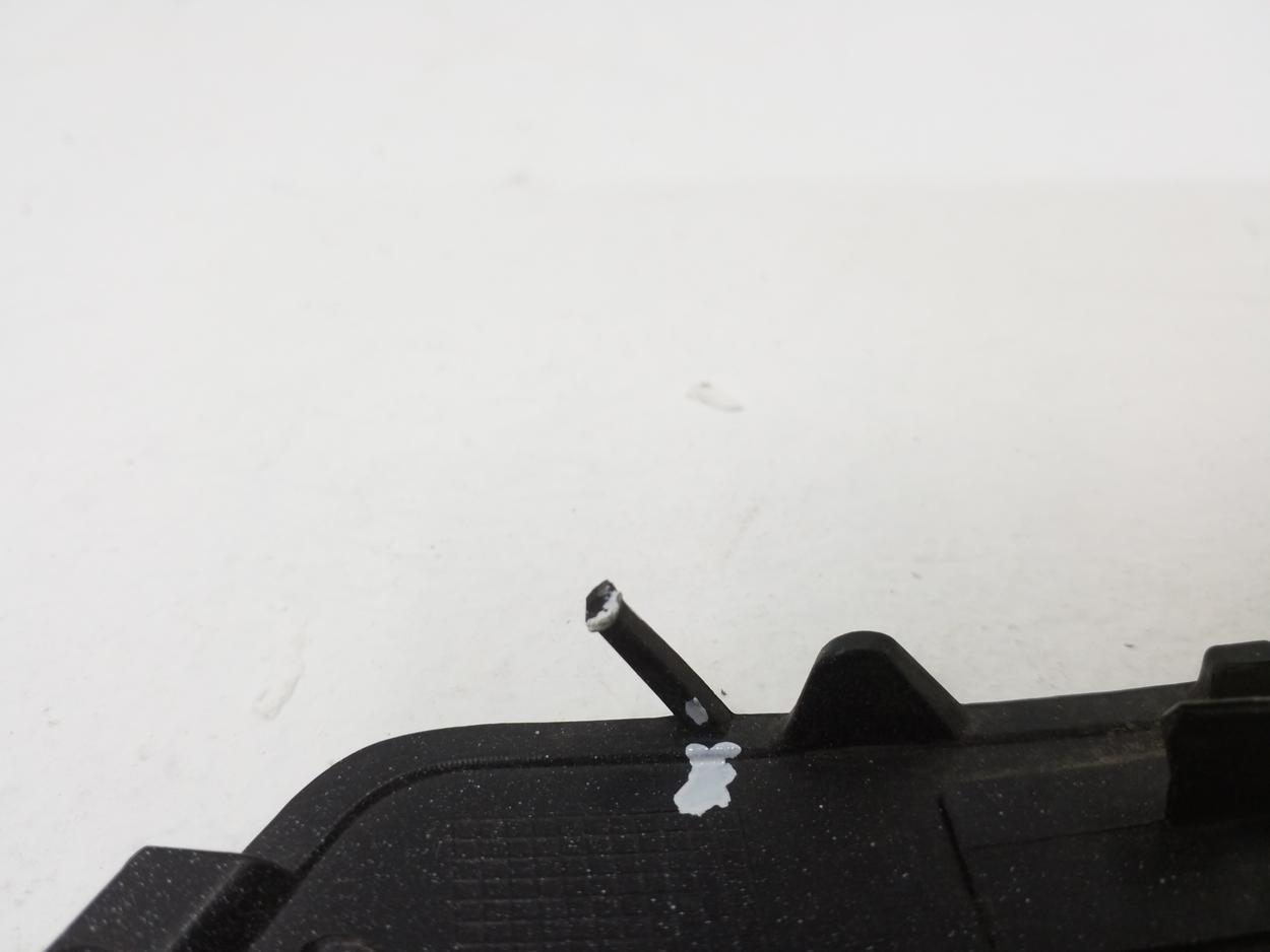 Заглушка буксировочного крюка переднего бампера Volkswagen Tiguan 1 Restail
