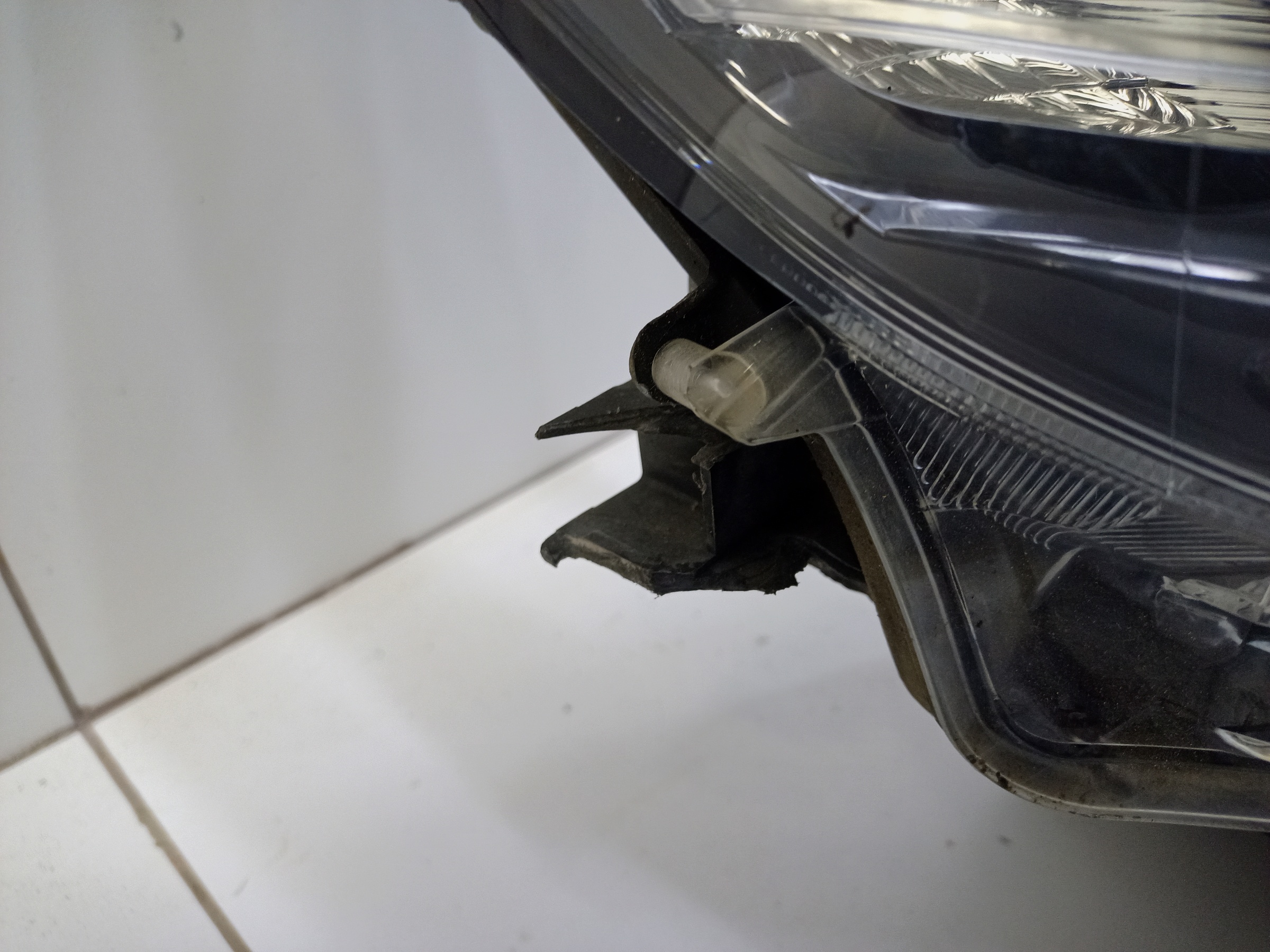 Фара передняя правая Toyota Land Cruiser Prado 150 Restail 2 LED