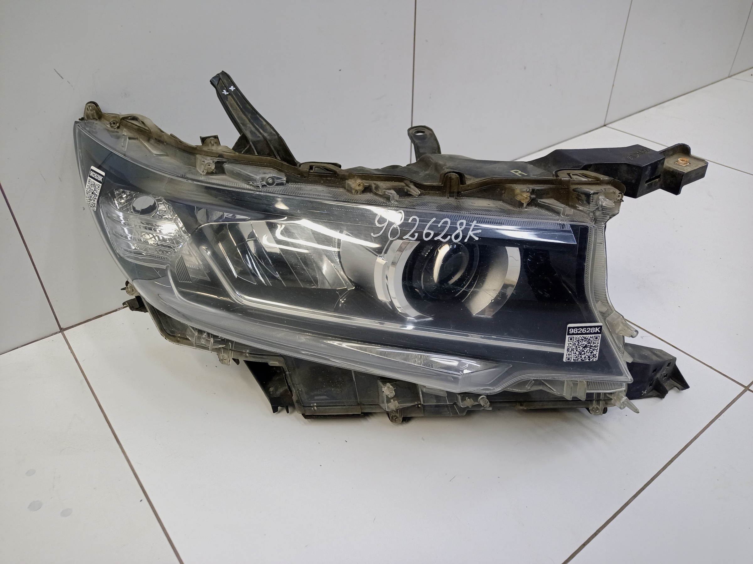 Фара передняя правая Toyota Land Cruiser Prado 150 Restail 2 LED