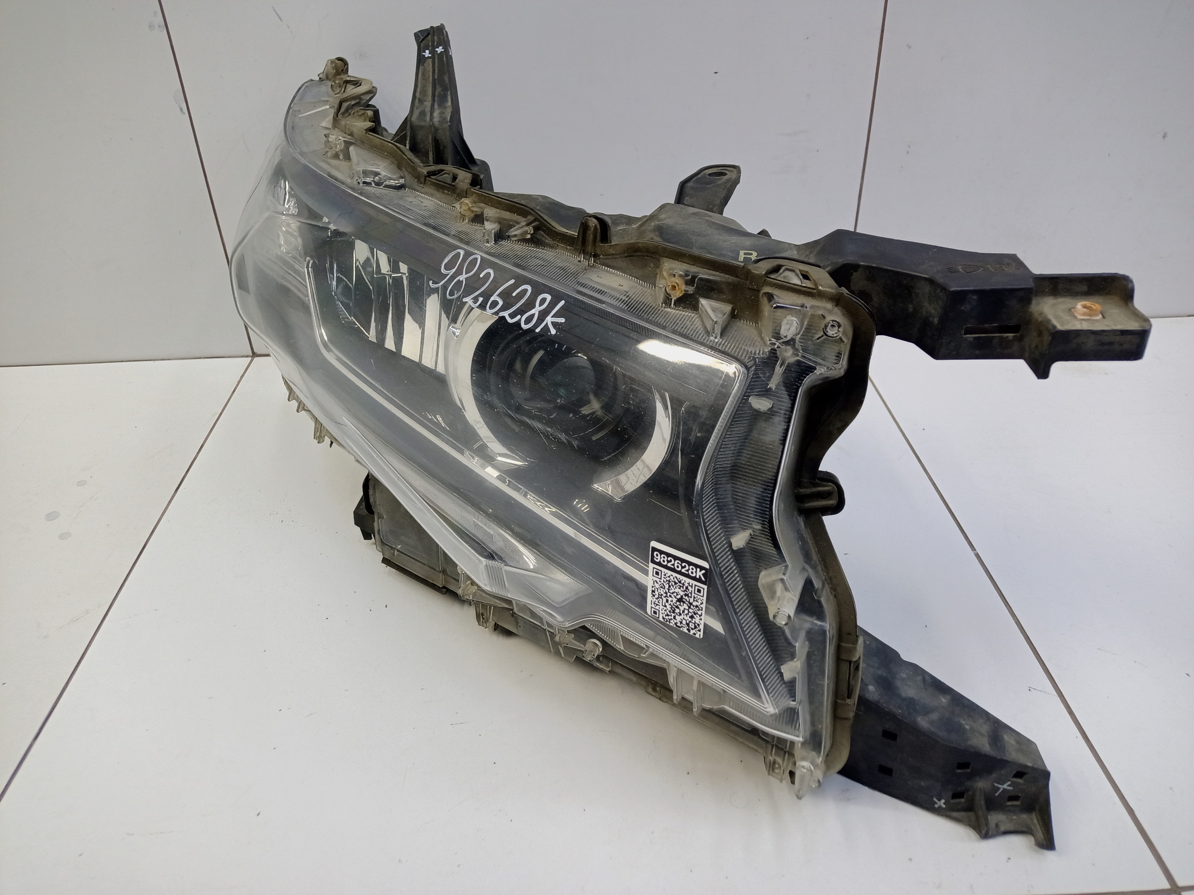 Фара передняя правая Toyota Land Cruiser Prado 150 Restail 2 LED