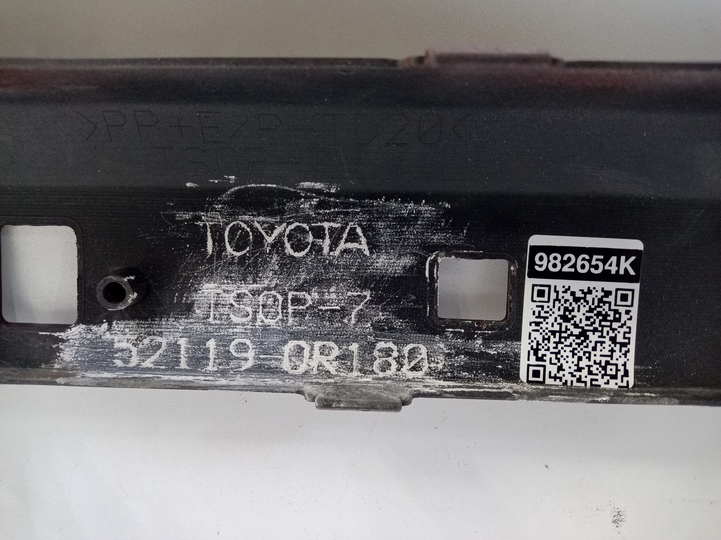 Бампер передний Toyota RAV4 CA40 Restail