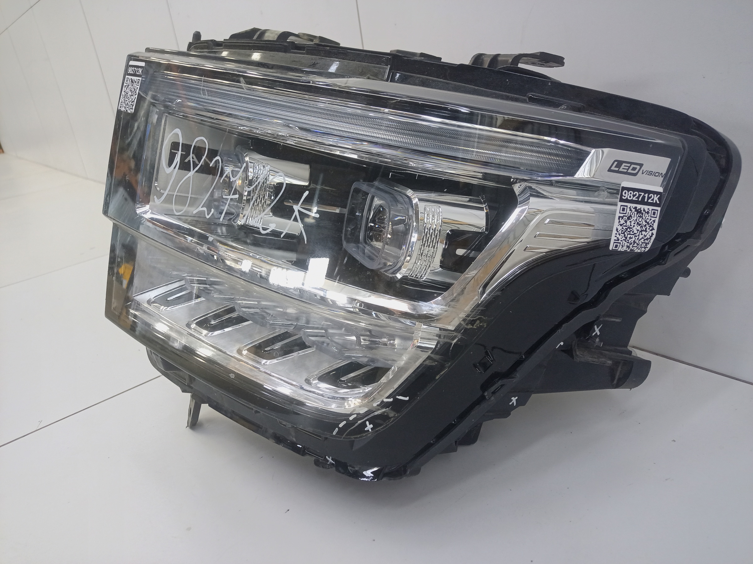 Фара передняя левая Tank 500 LED