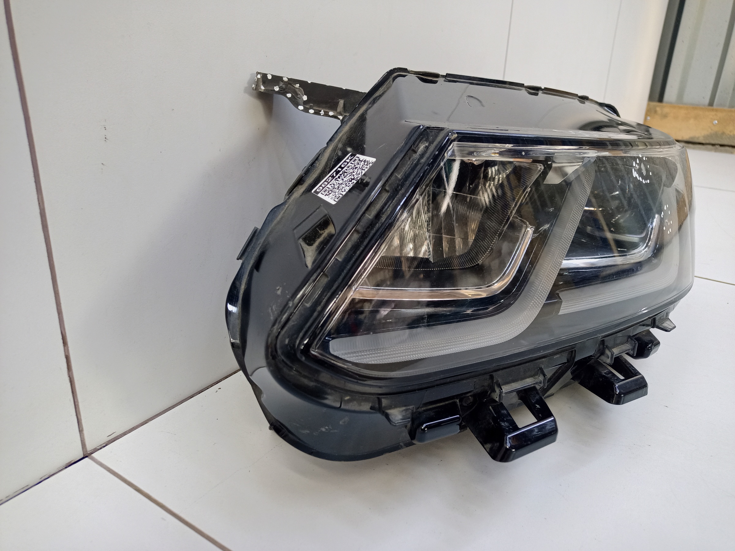 Фара передняя левая Geely Coolray LED