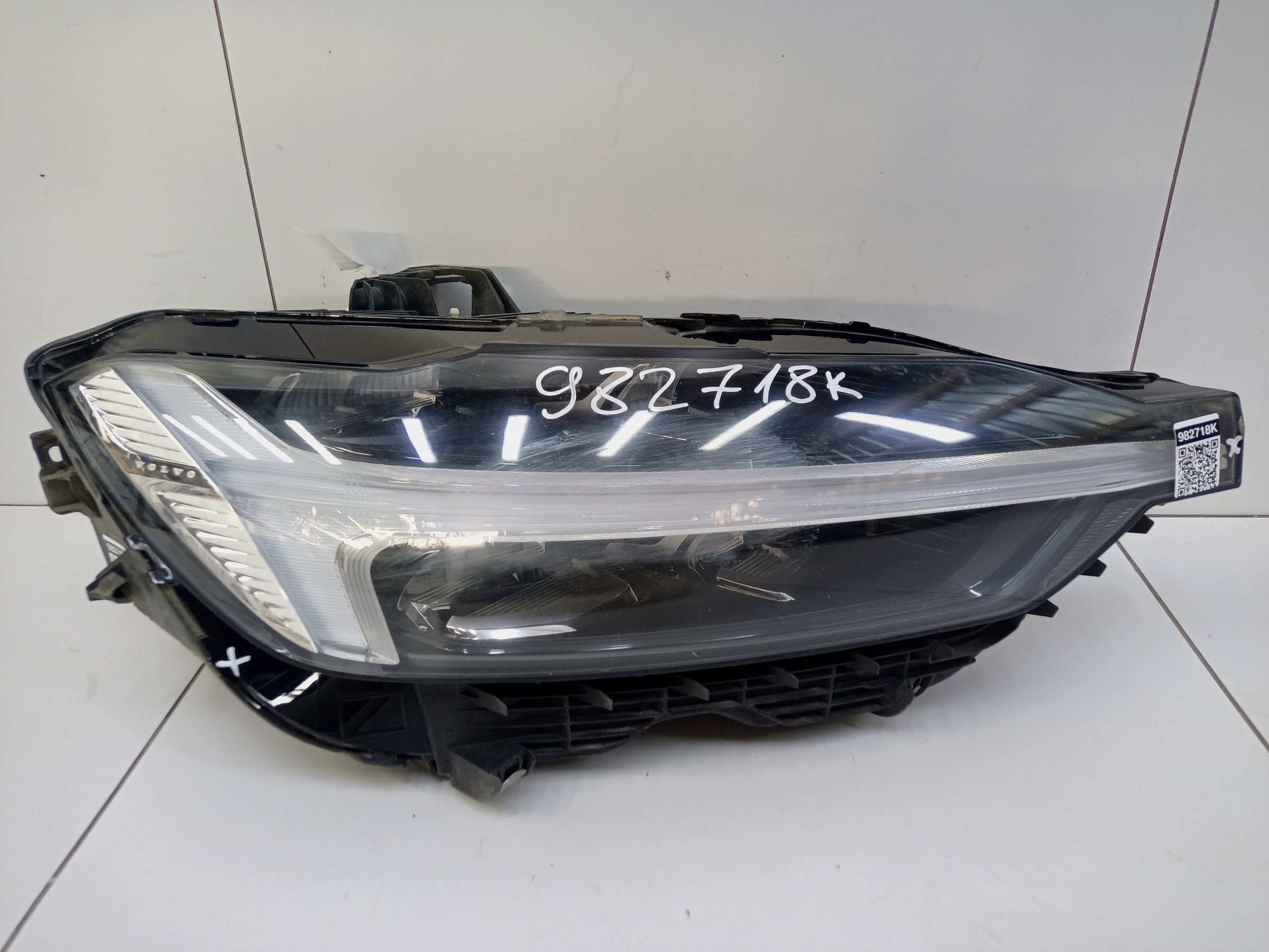 Фара передняя правая Volvo XC60 2 LED