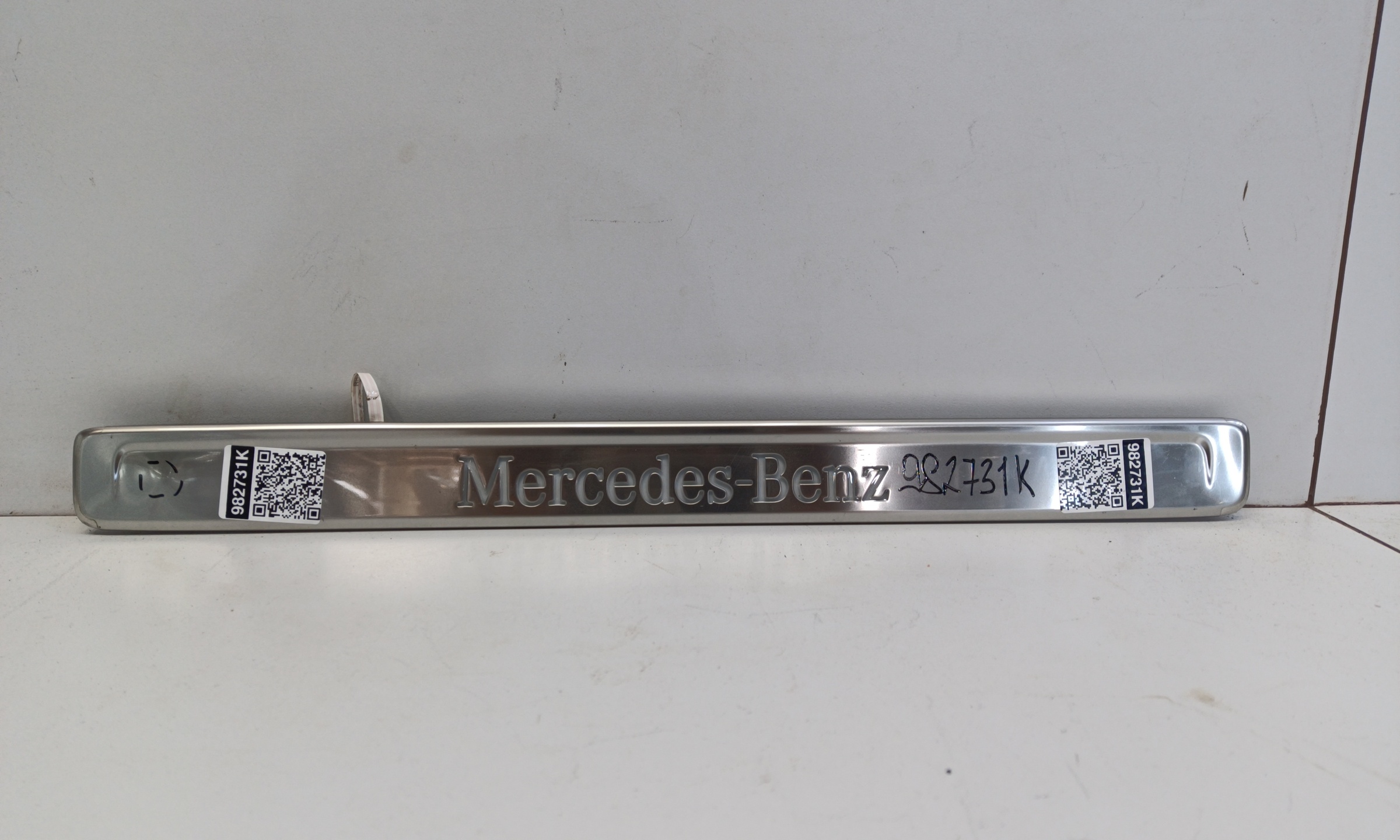 Накладка порога передняя левая внутренняя Mercedes Benz S-Klasse W223