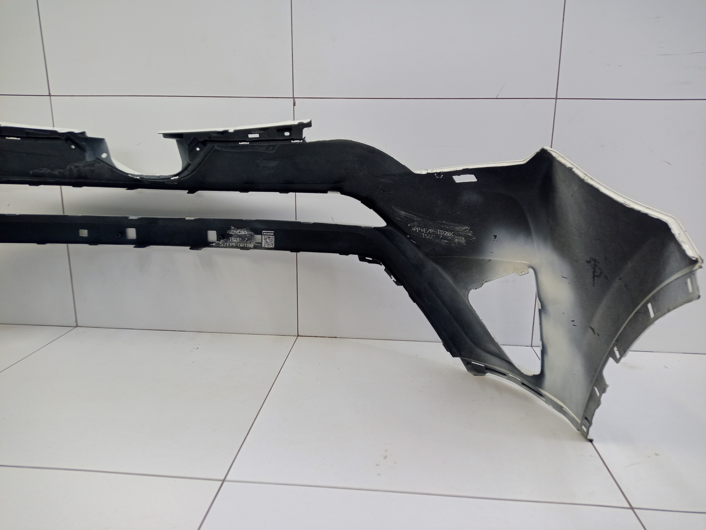 Бампер передний Toyota RAV4 CA40 Restail