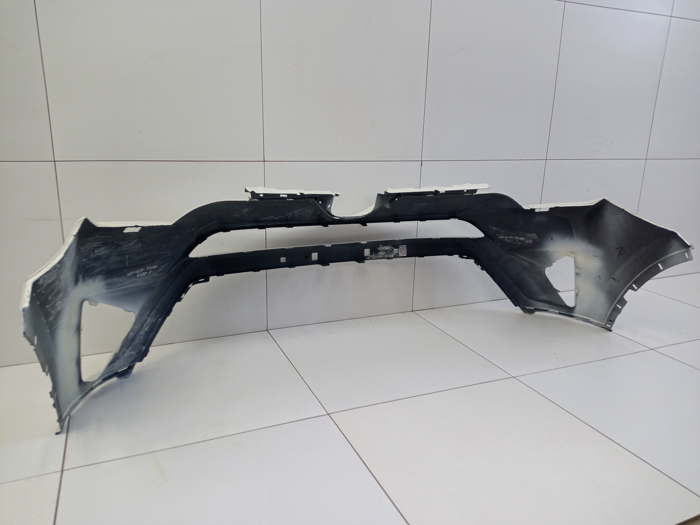 Бампер передний Toyota RAV4 CA40 Restail