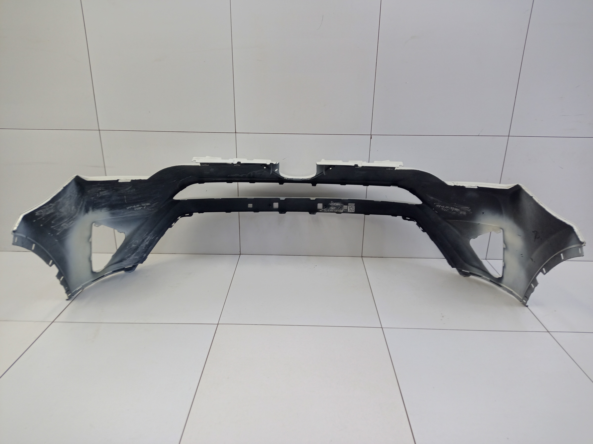 Бампер передний Toyota RAV4 CA40 Restail