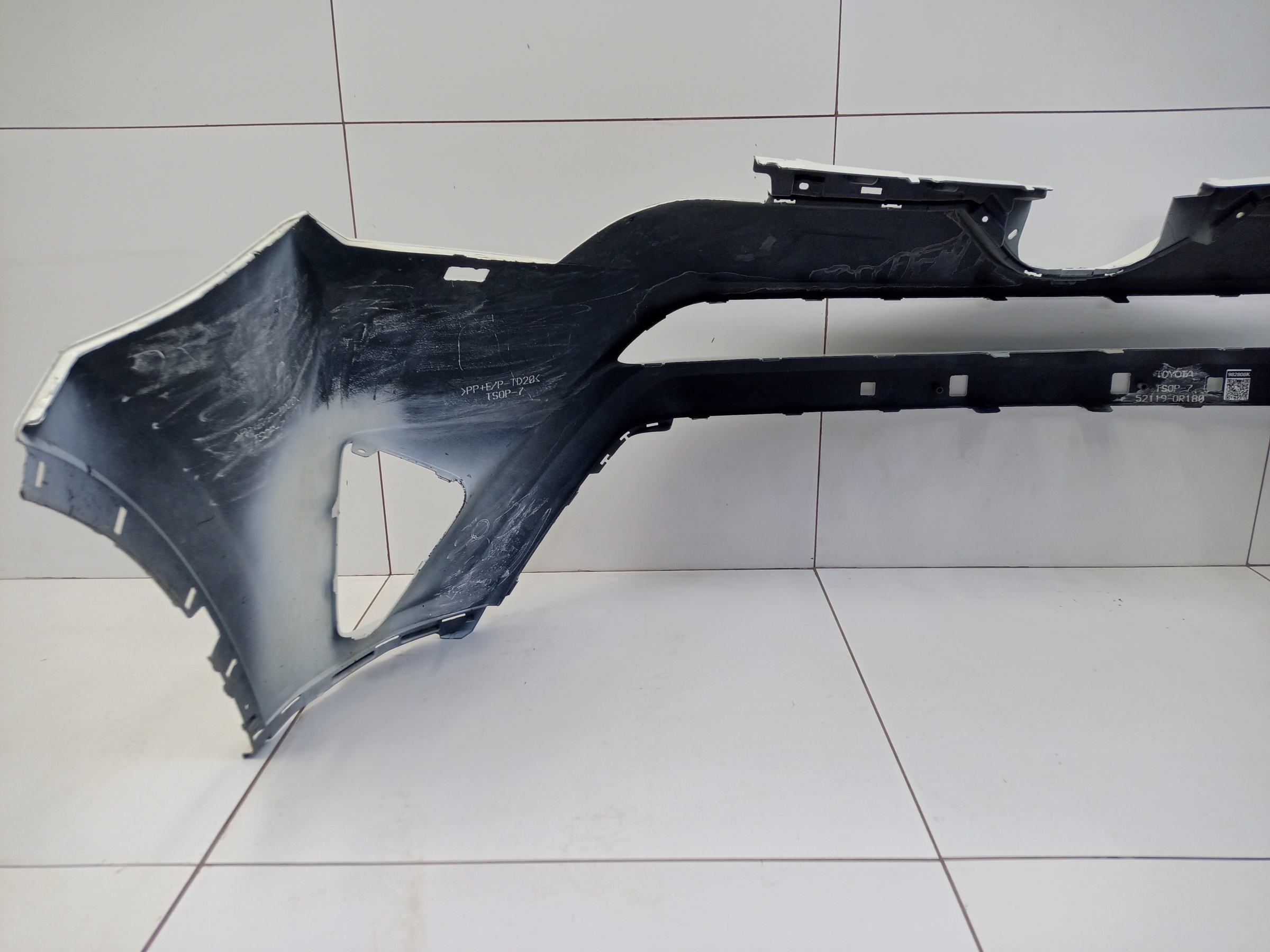Бампер передний Toyota RAV4 CA40 Restail