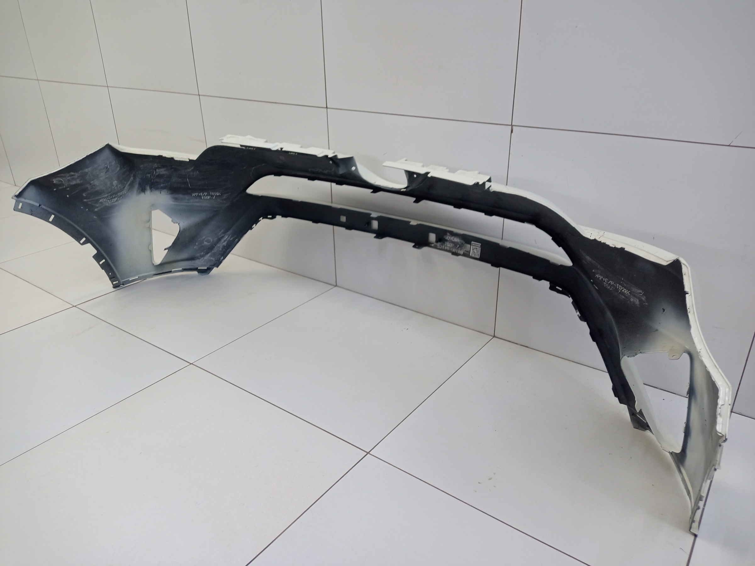 Бампер передний Toyota RAV4 CA40 Restail