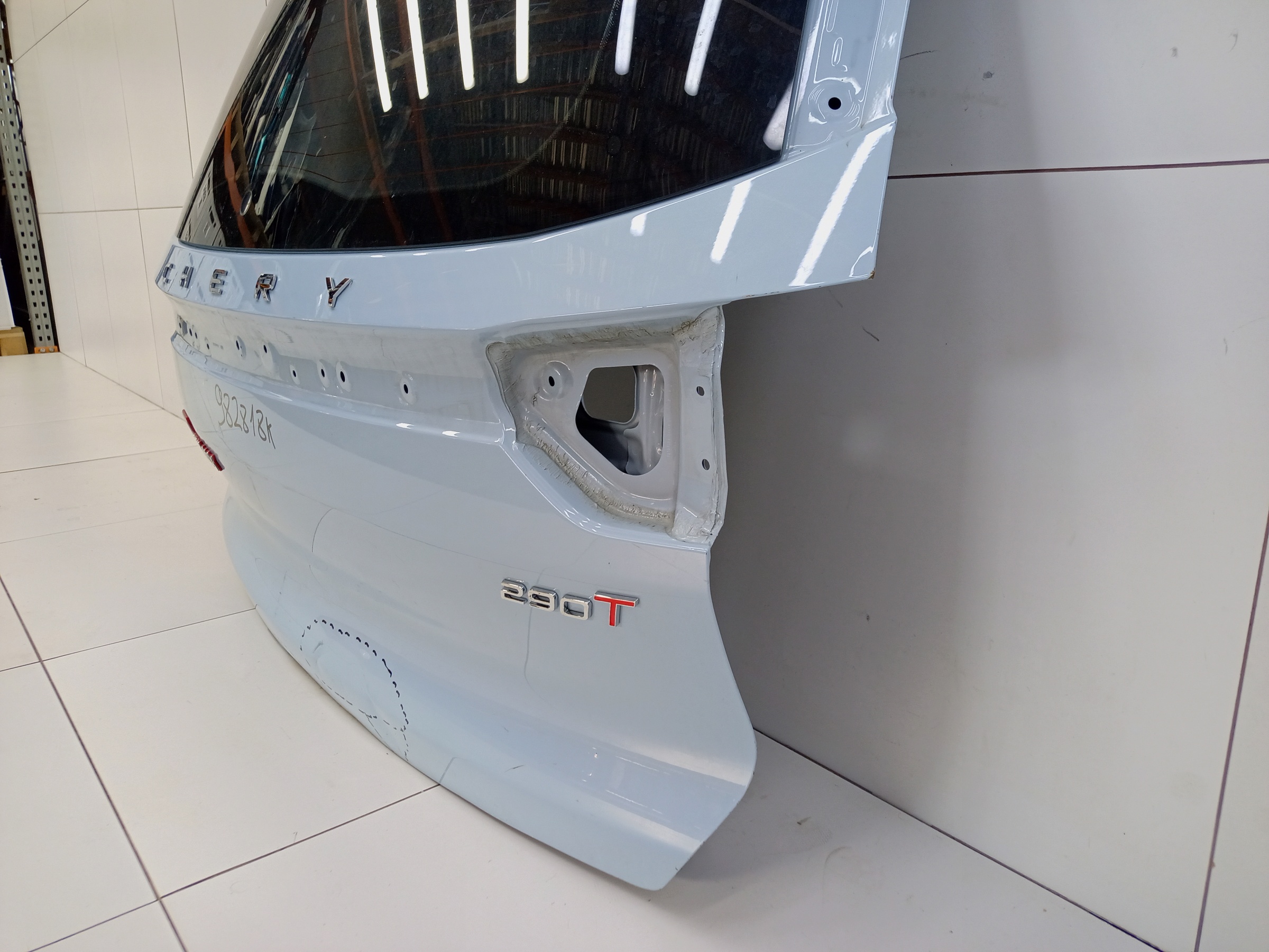 Крышка багажника Chery Tiggo 8