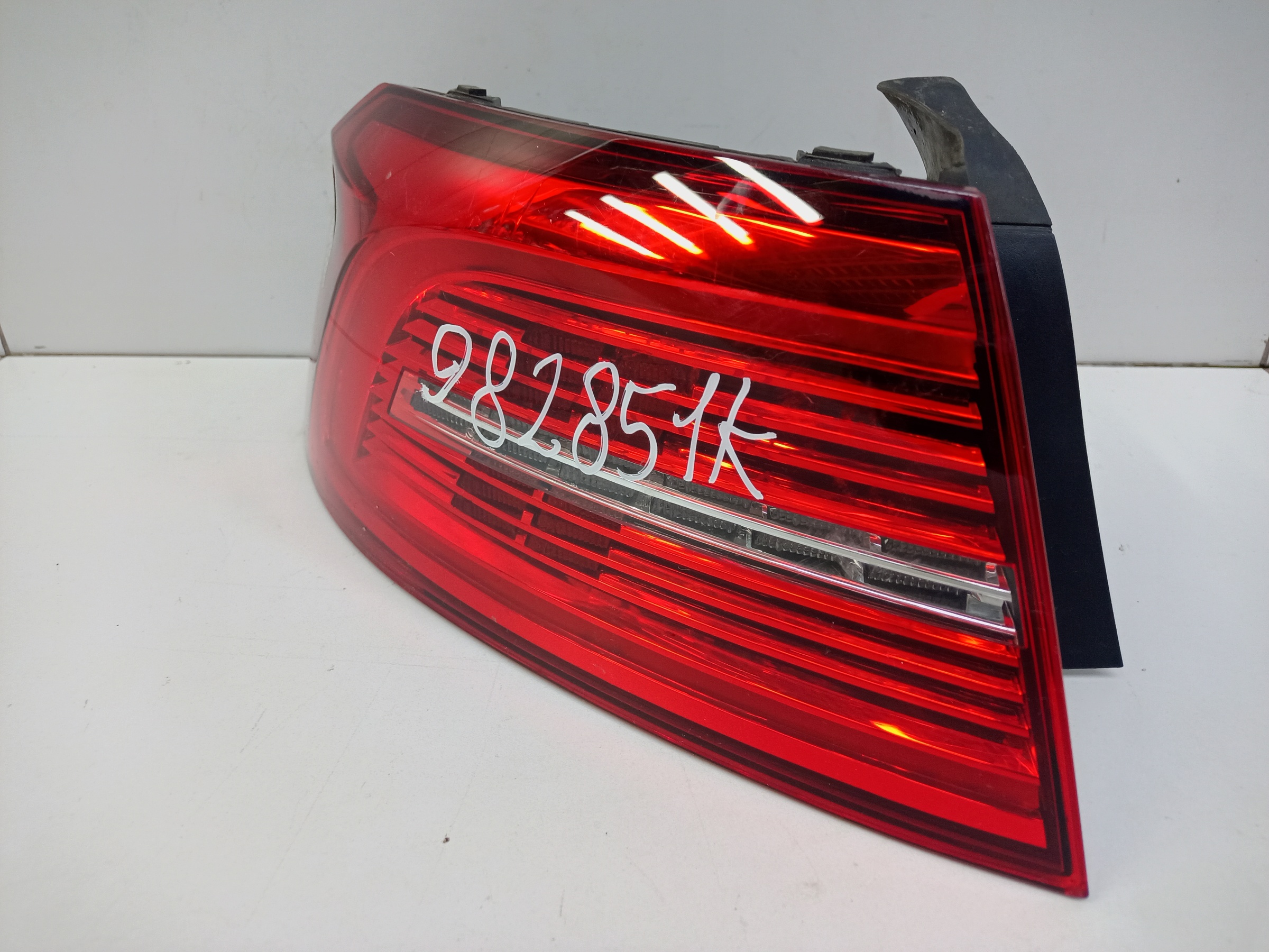 Фонарь задний левый наружный Volkswagen Passat B8 Sedan LED