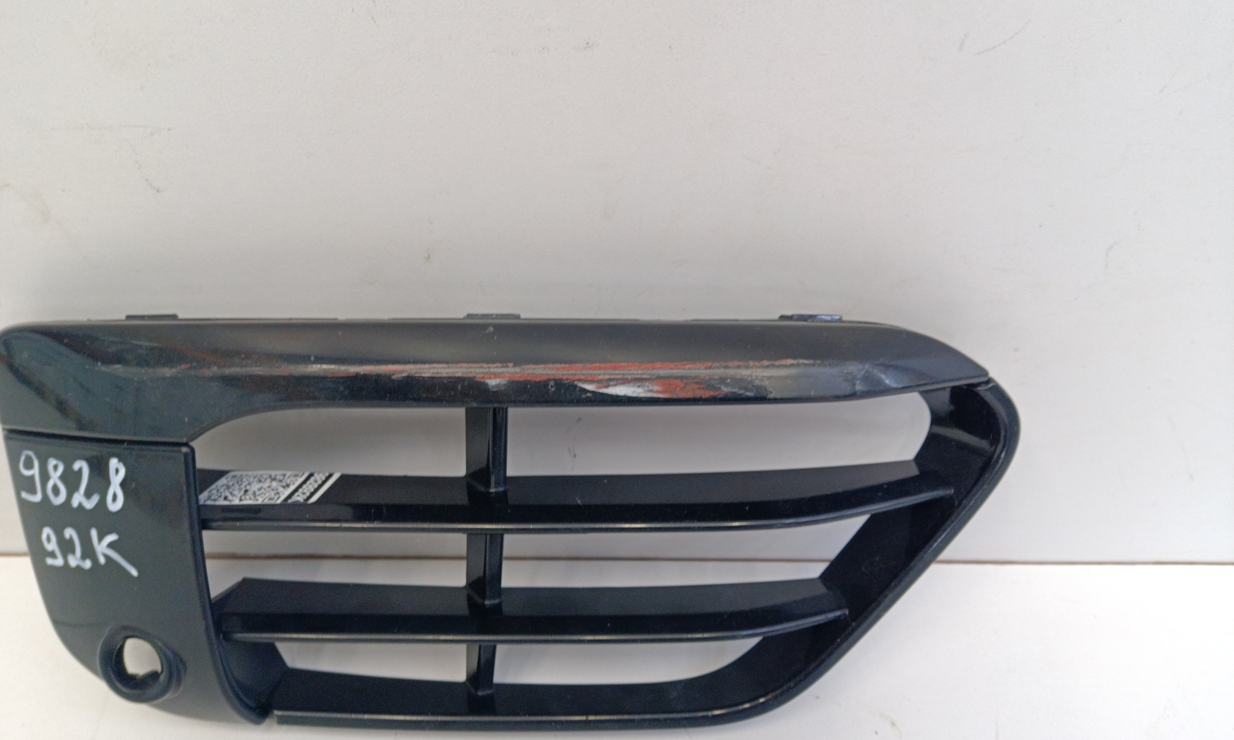 Решетка переднего бампера правая BMW X1 F48