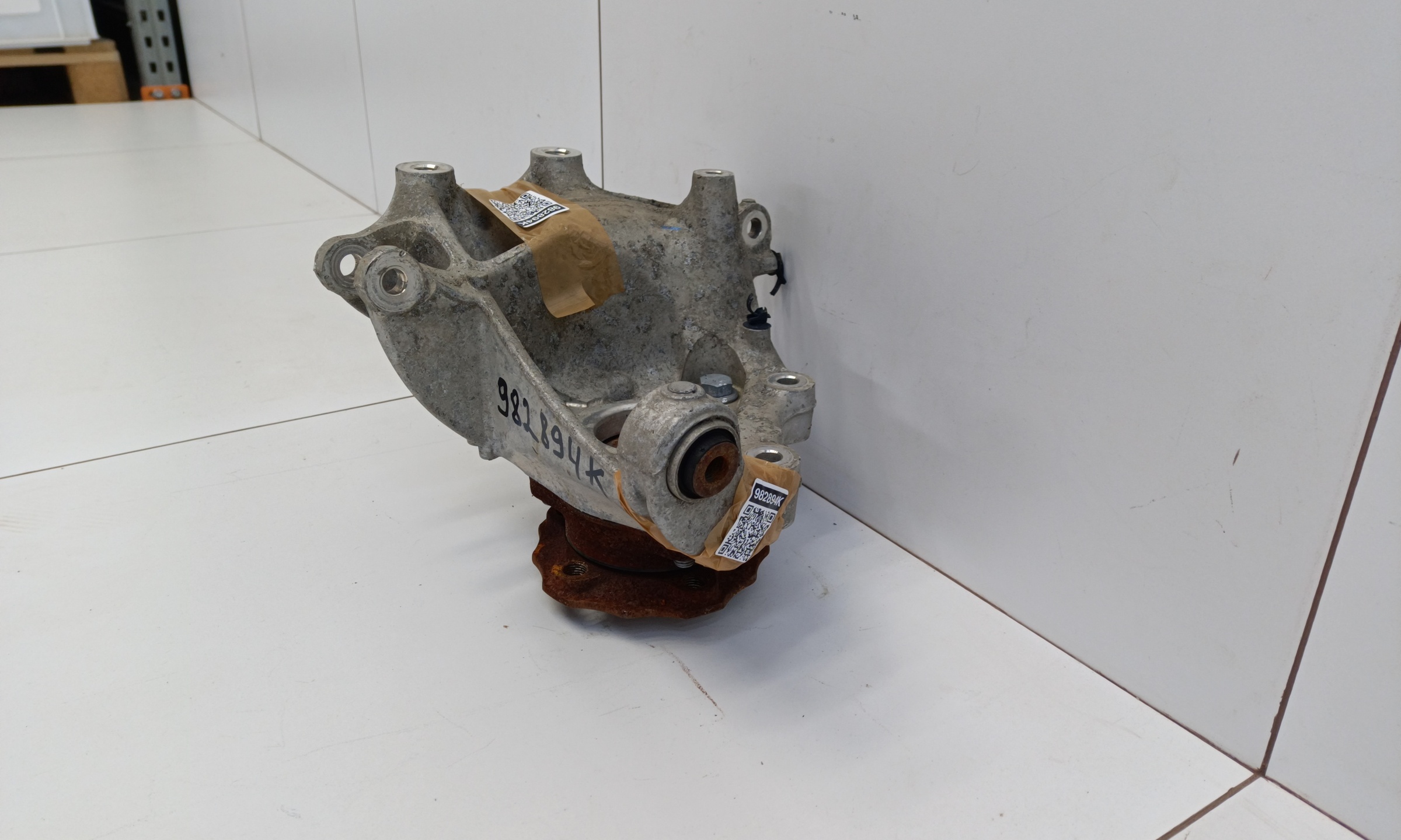 Кулак задний правый Geely Monjaro