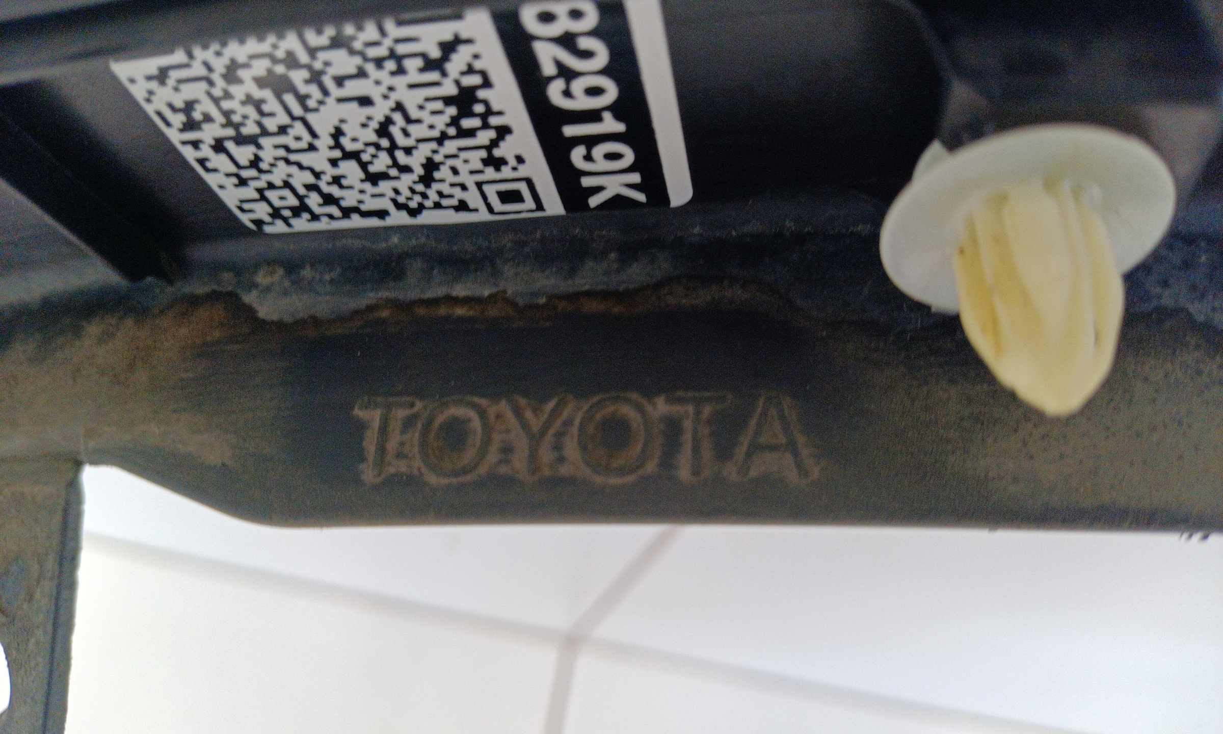 Накладка крыла переднего правого Toyota RAV4 CA40 Restail