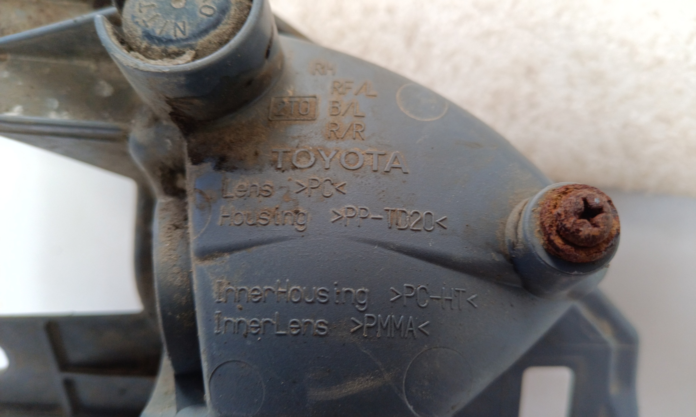 Фара ПТФ задняя правая Toyota RAV4 CA40 Restail