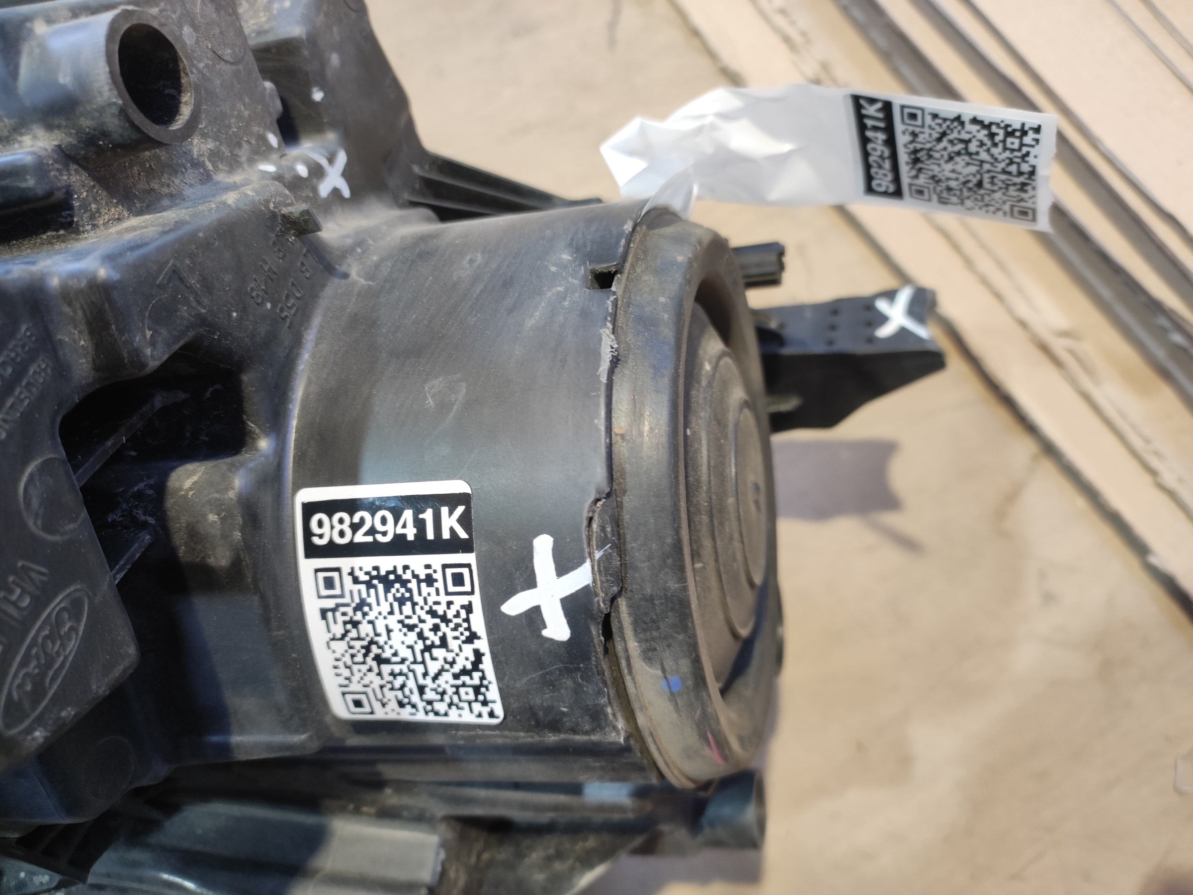 Фара передняя левая Ford EcoSport Restail ксенон