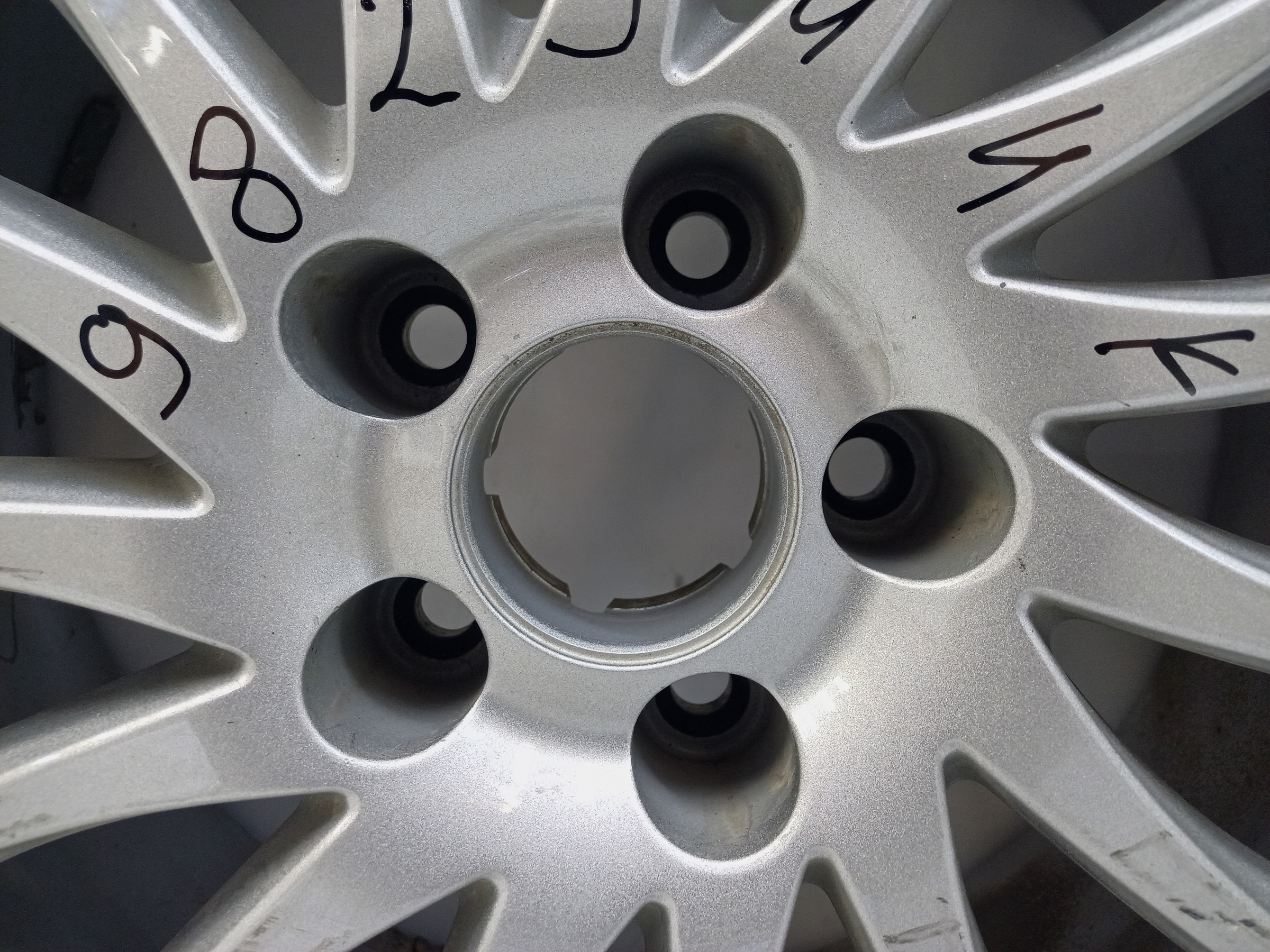 Диск колеса литой Haval Jolion R18 серебристый