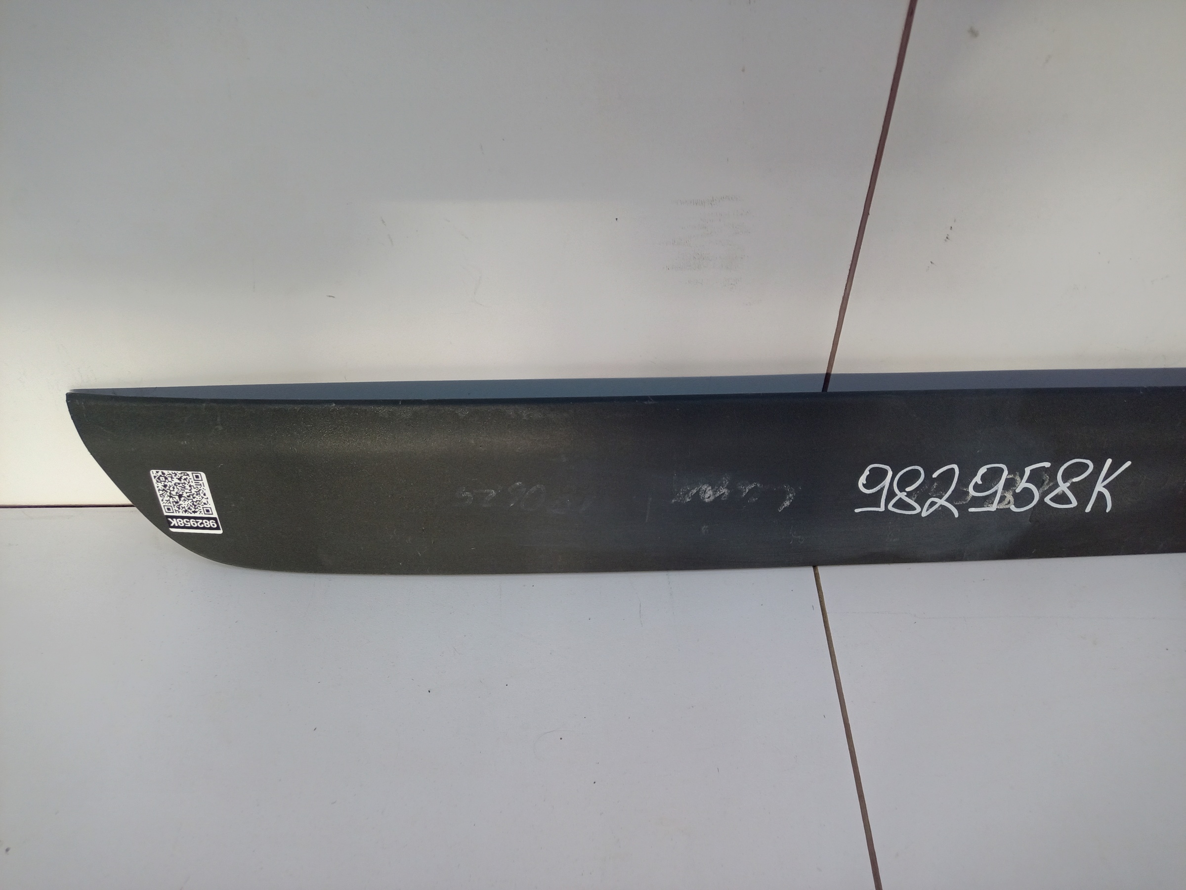 Накладка крышки багажника Toyota RAV4 XA50