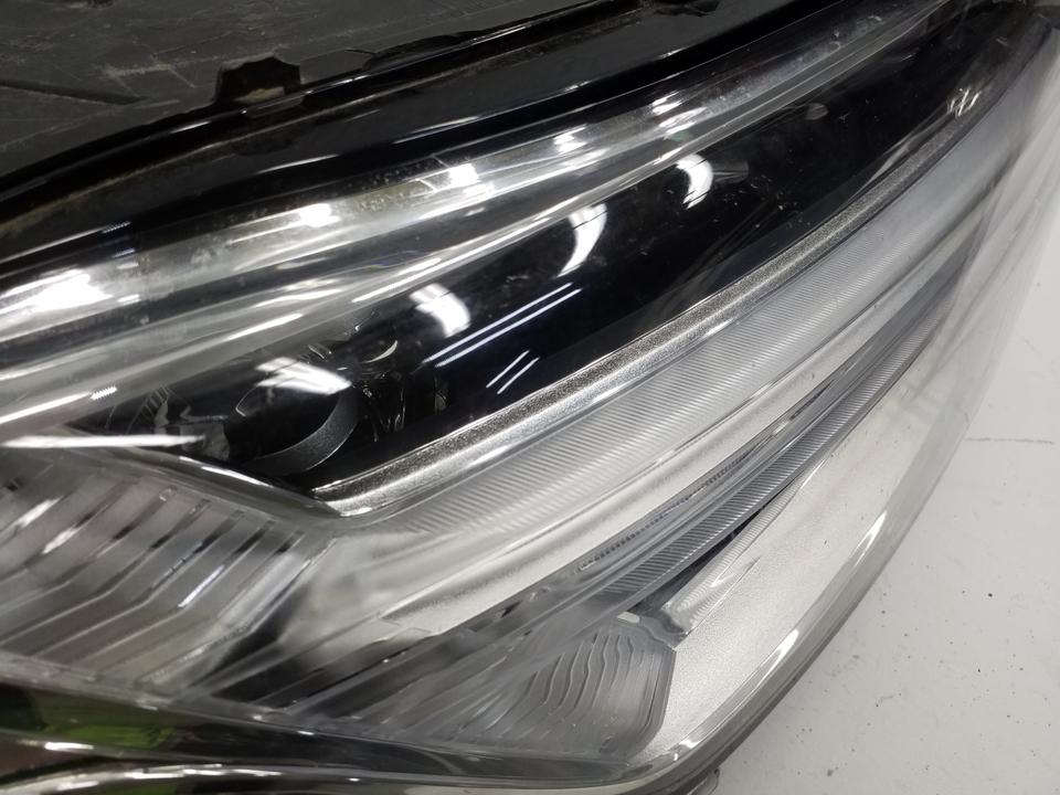 Фара передняя правая Volvo XC90 2 LED