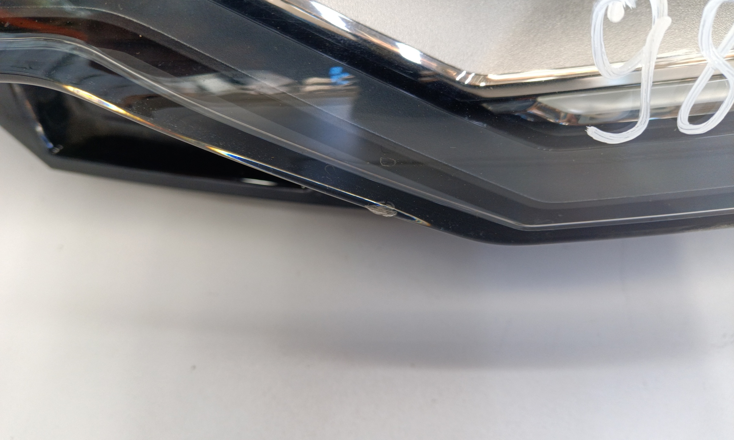 Фара передняя левая Audi A6 C8 LED