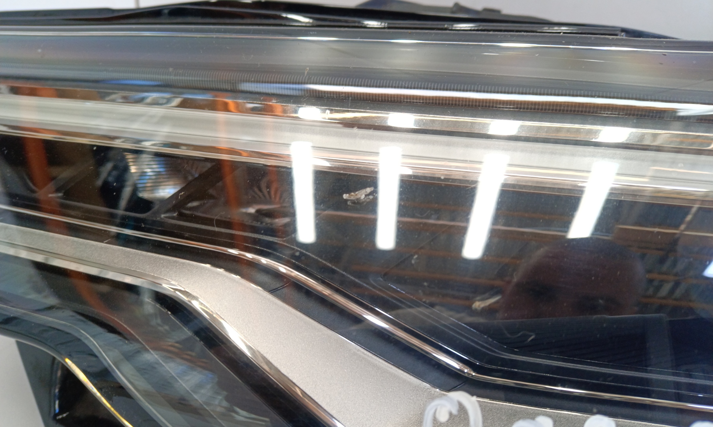 Фара передняя левая Audi A6 C8 LED