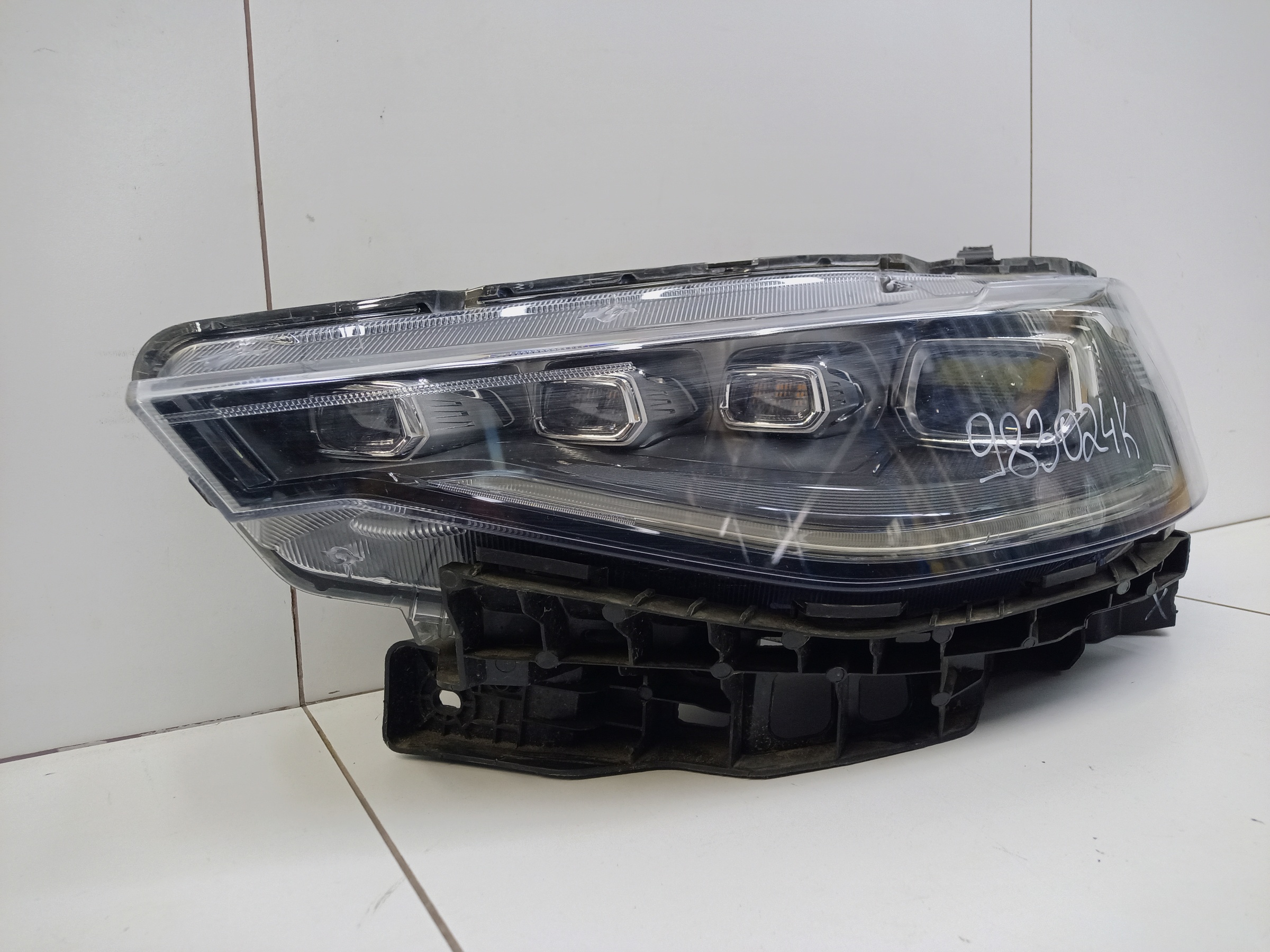 Фара передняя левая Haval F7 LED