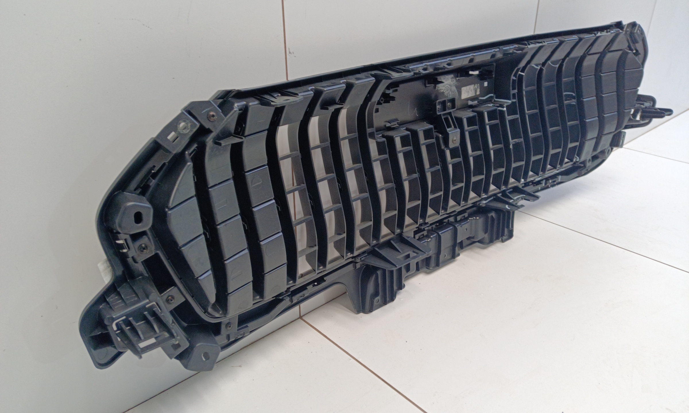 Решетка радиатора Haval Jolion Restail под камеру