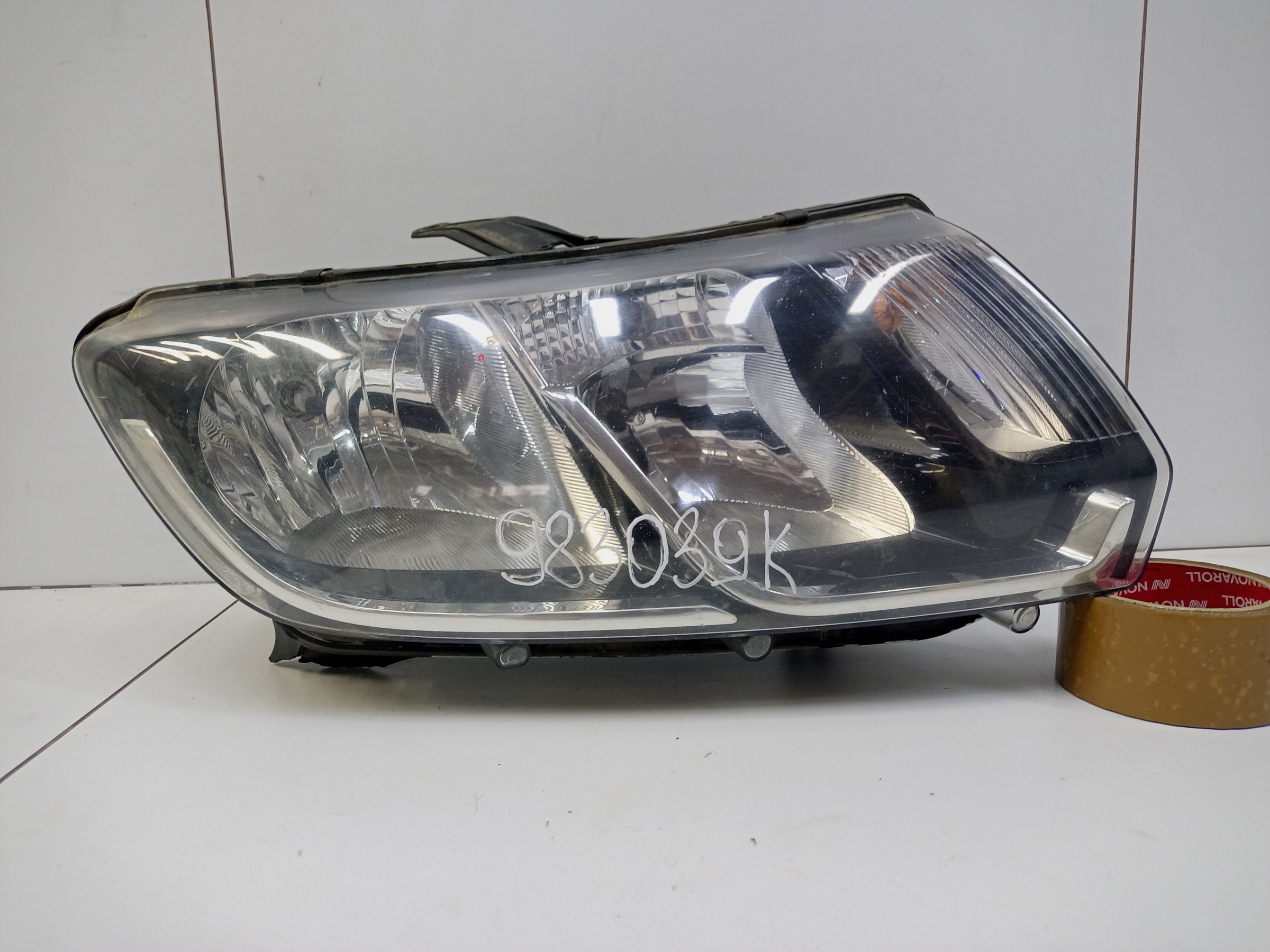 Фара передняя правая Lada Largus 1 Restail