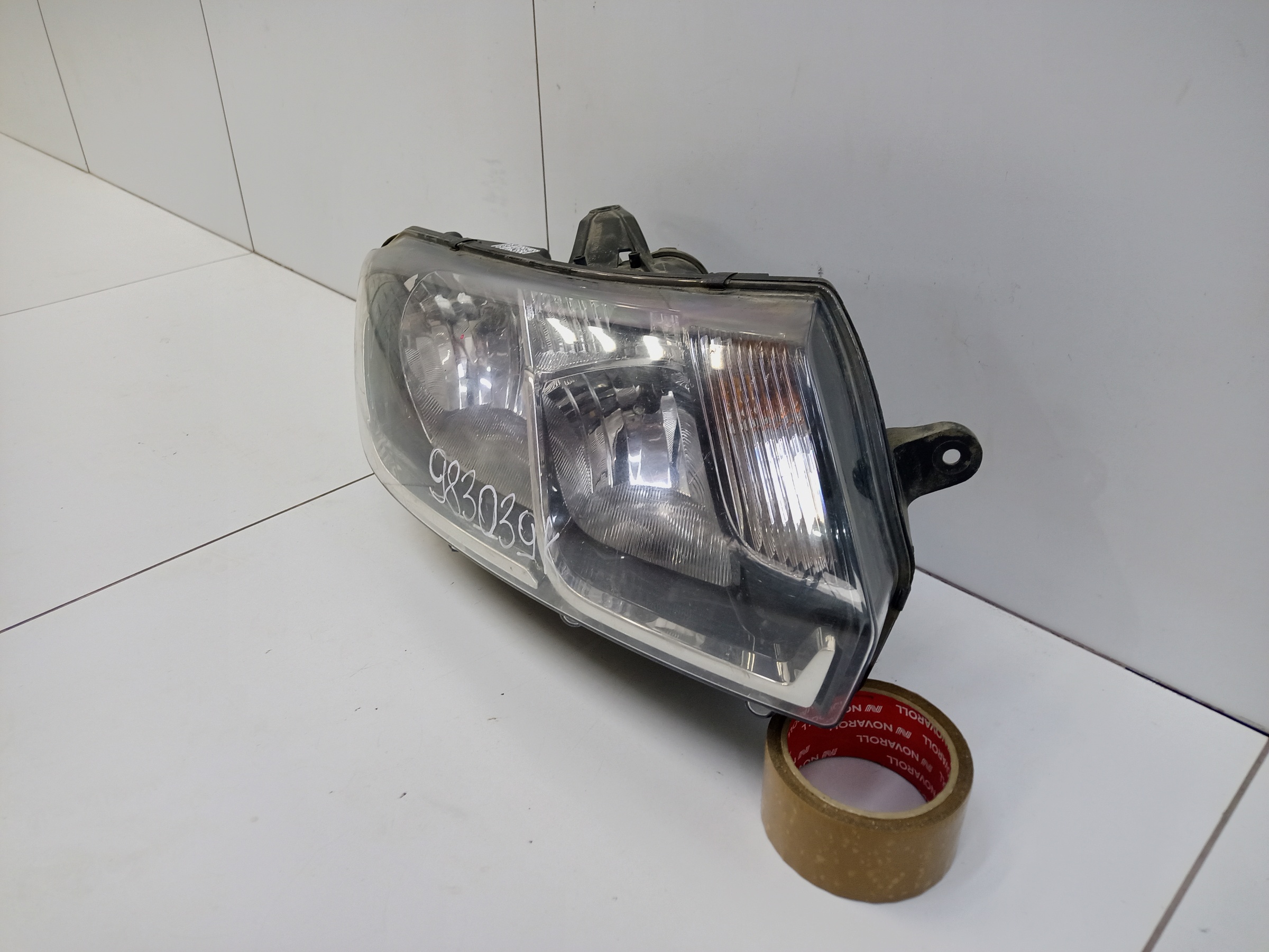 Фара передняя правая Lada Largus 1 Restail