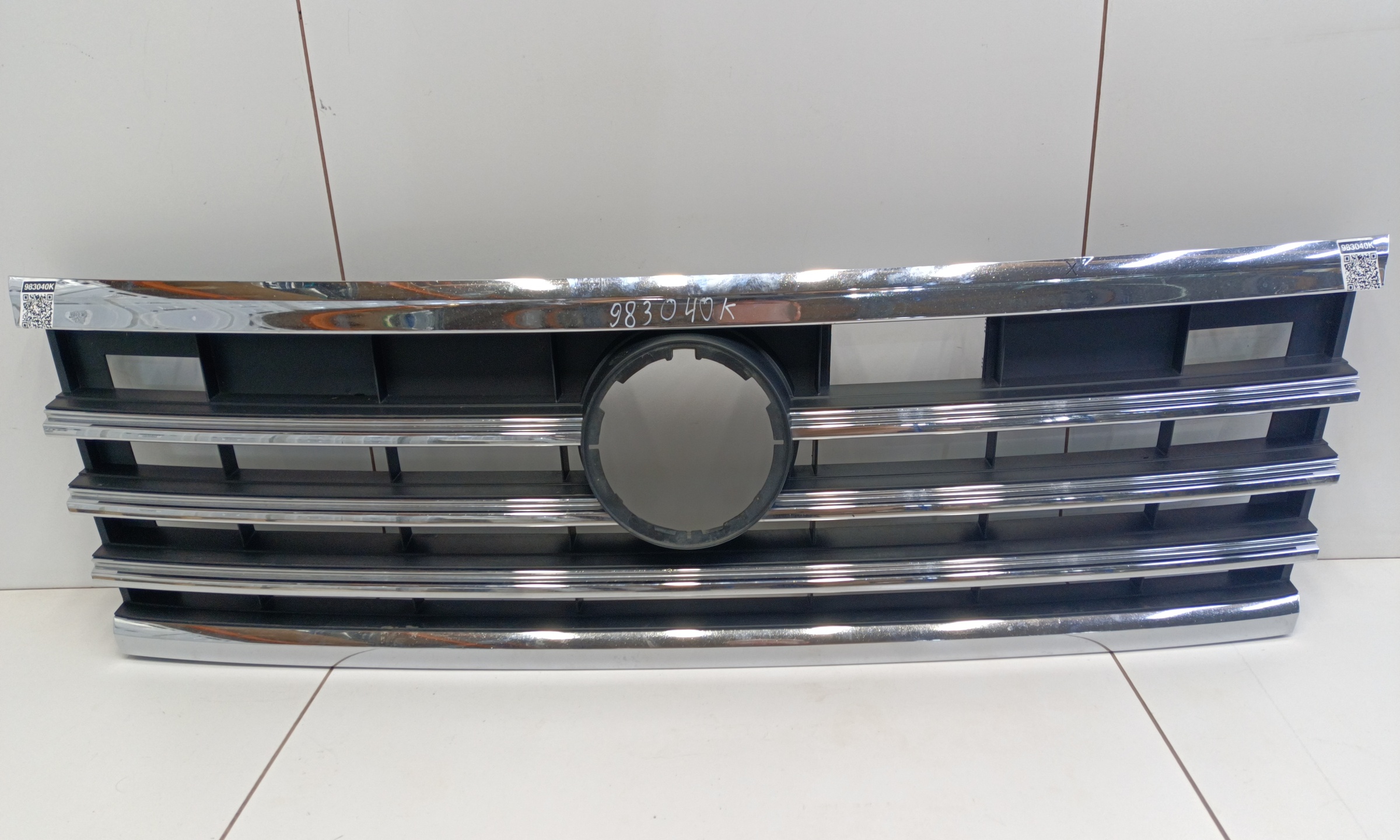 Решетка радиатора Volkswagen Touareg 3