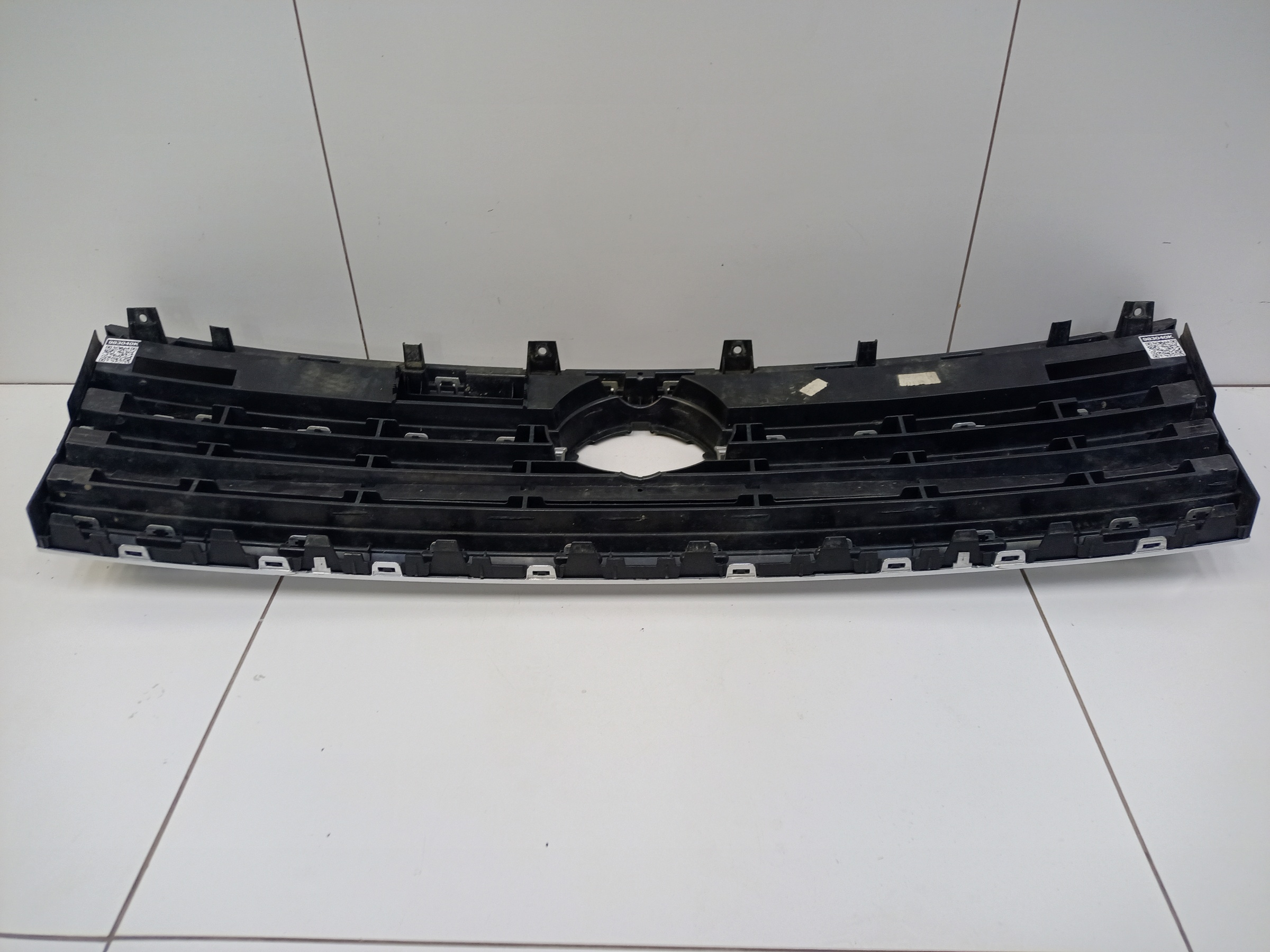 Решетка радиатора Volkswagen Touareg 3