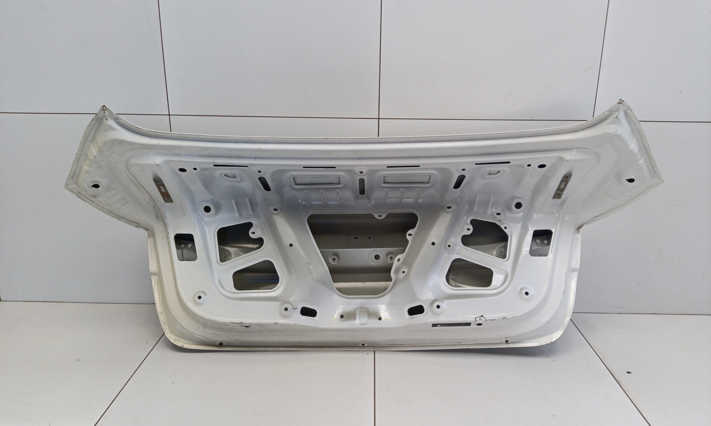Крышка багажника Changan Eado Plus 1