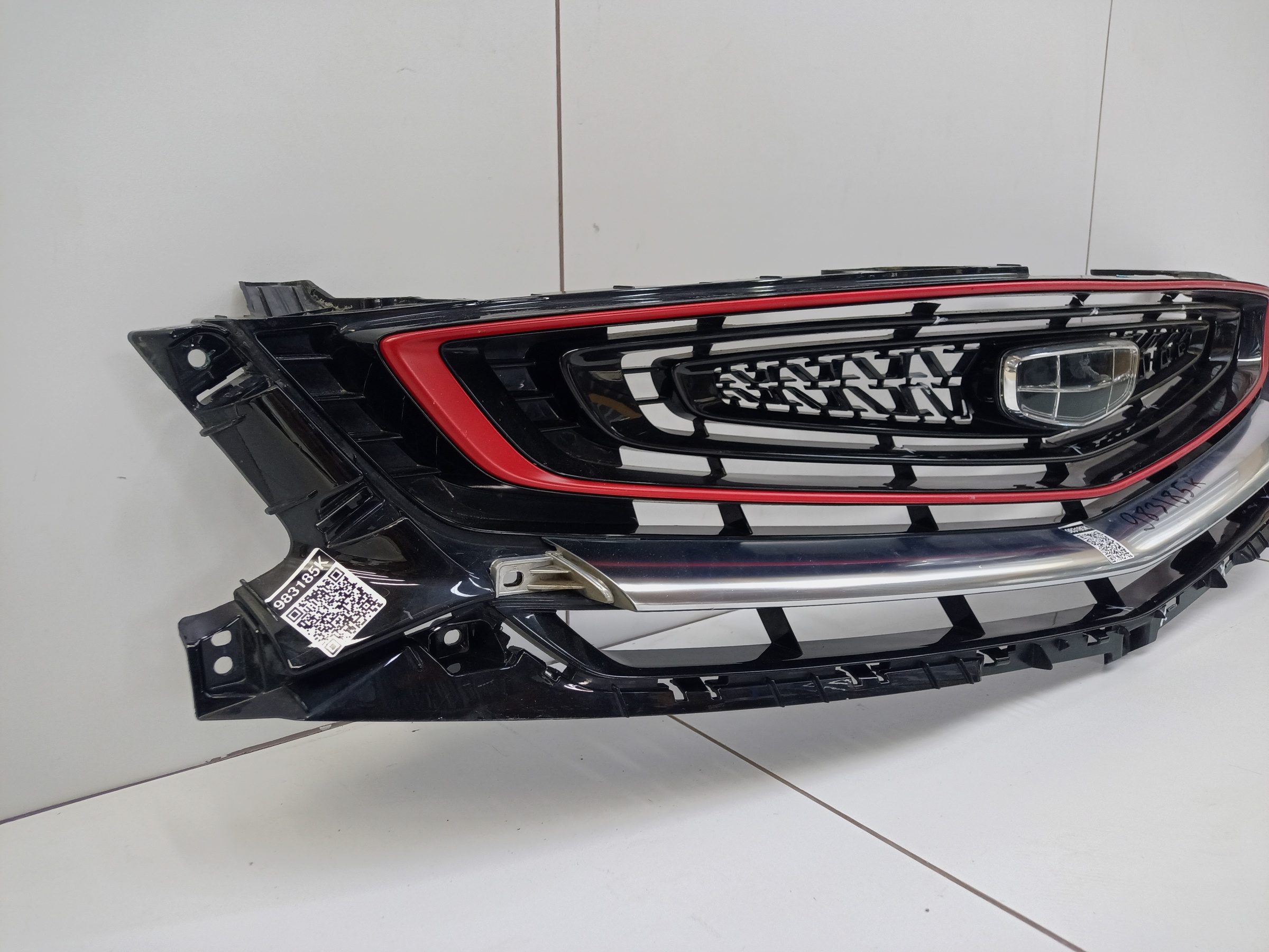Решетка радиатора Geely Coolray без камеры